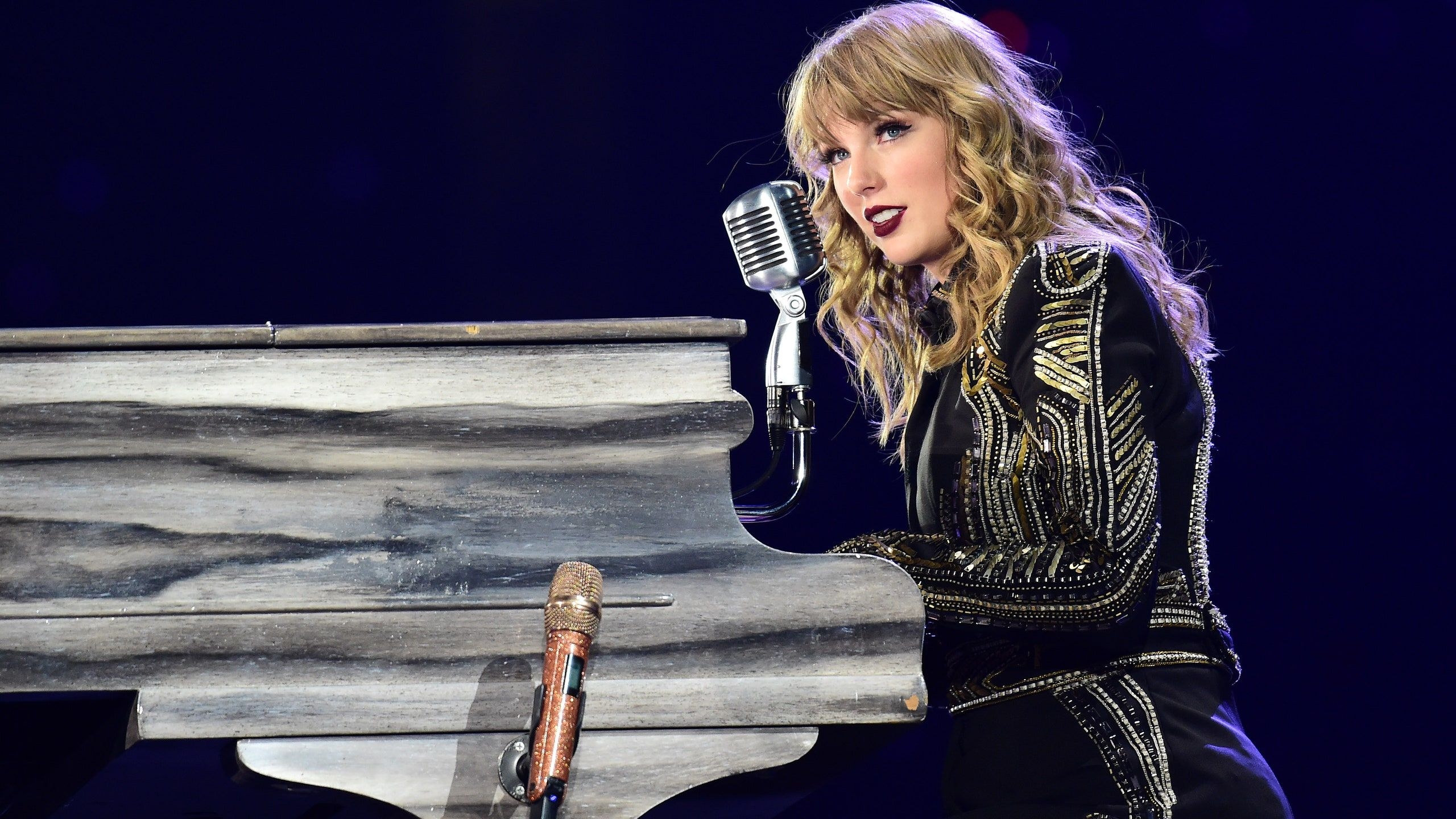 2560x1440 Taylor Swift Dropped Her 8th Studio Album, 'Folklore'—And Fans Are Floored, Desktop