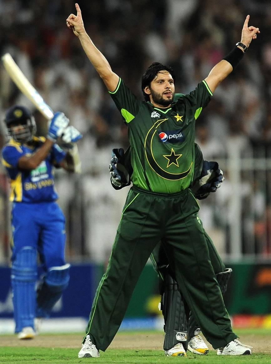 870x1170 Shahid Afridi Wallpaper, Phone