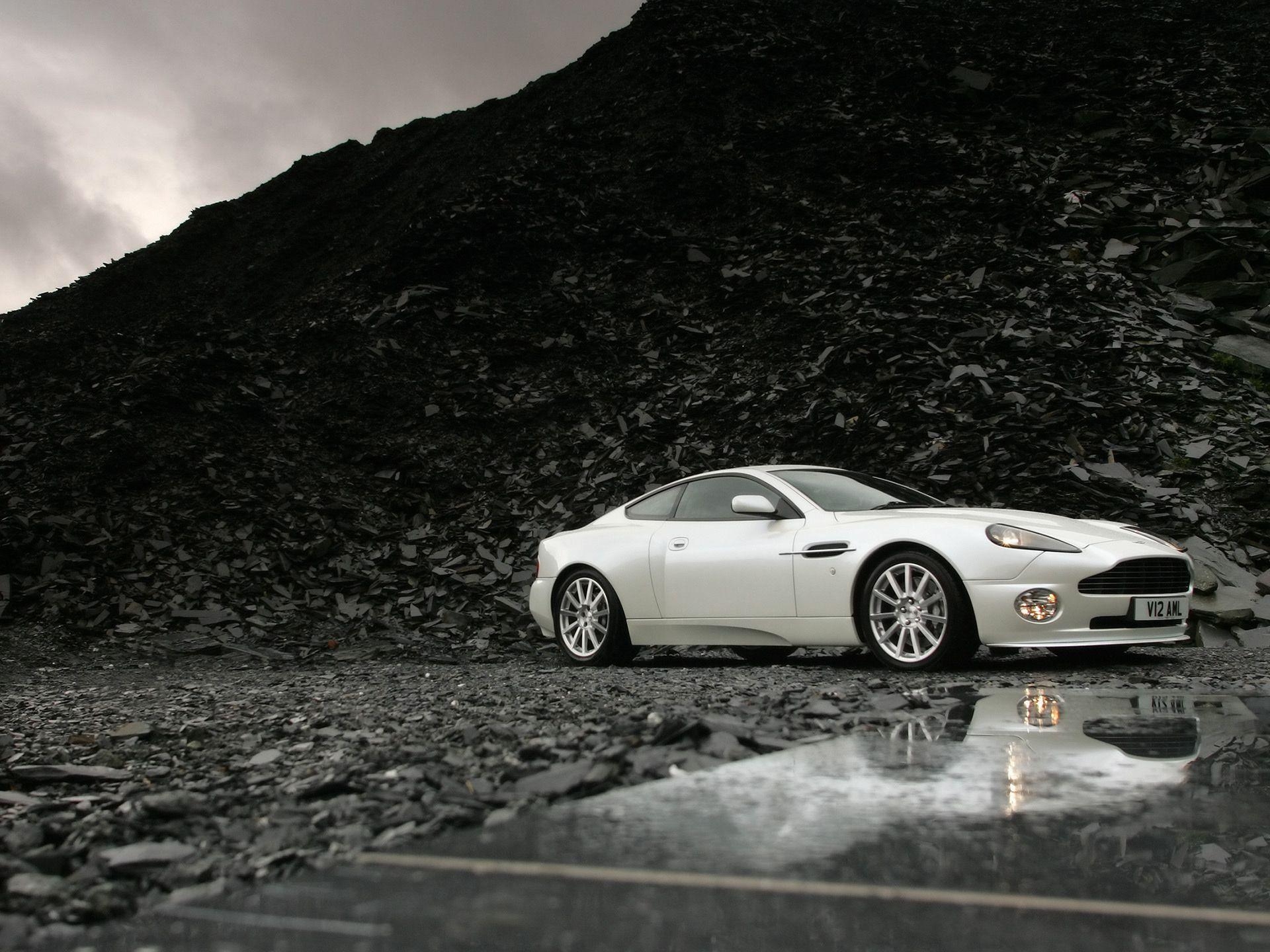 1920x1440 Aston Martin Vanquish Wallpaper, Picture, Image, Desktop