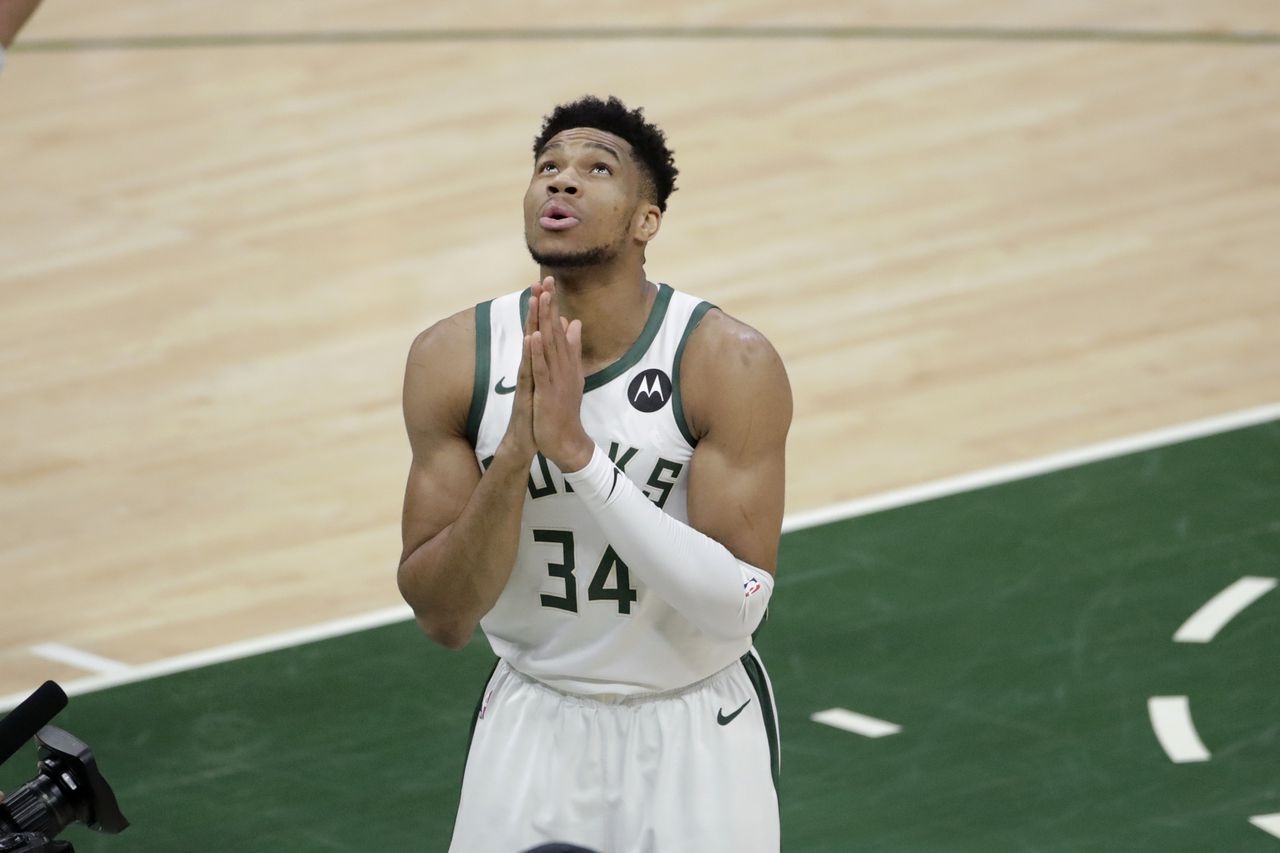 1280x860 Bucks' Giannis Antetokounmpo explains leaving NBA Finals games early: 'I wanted to take a tinkle', Desktop