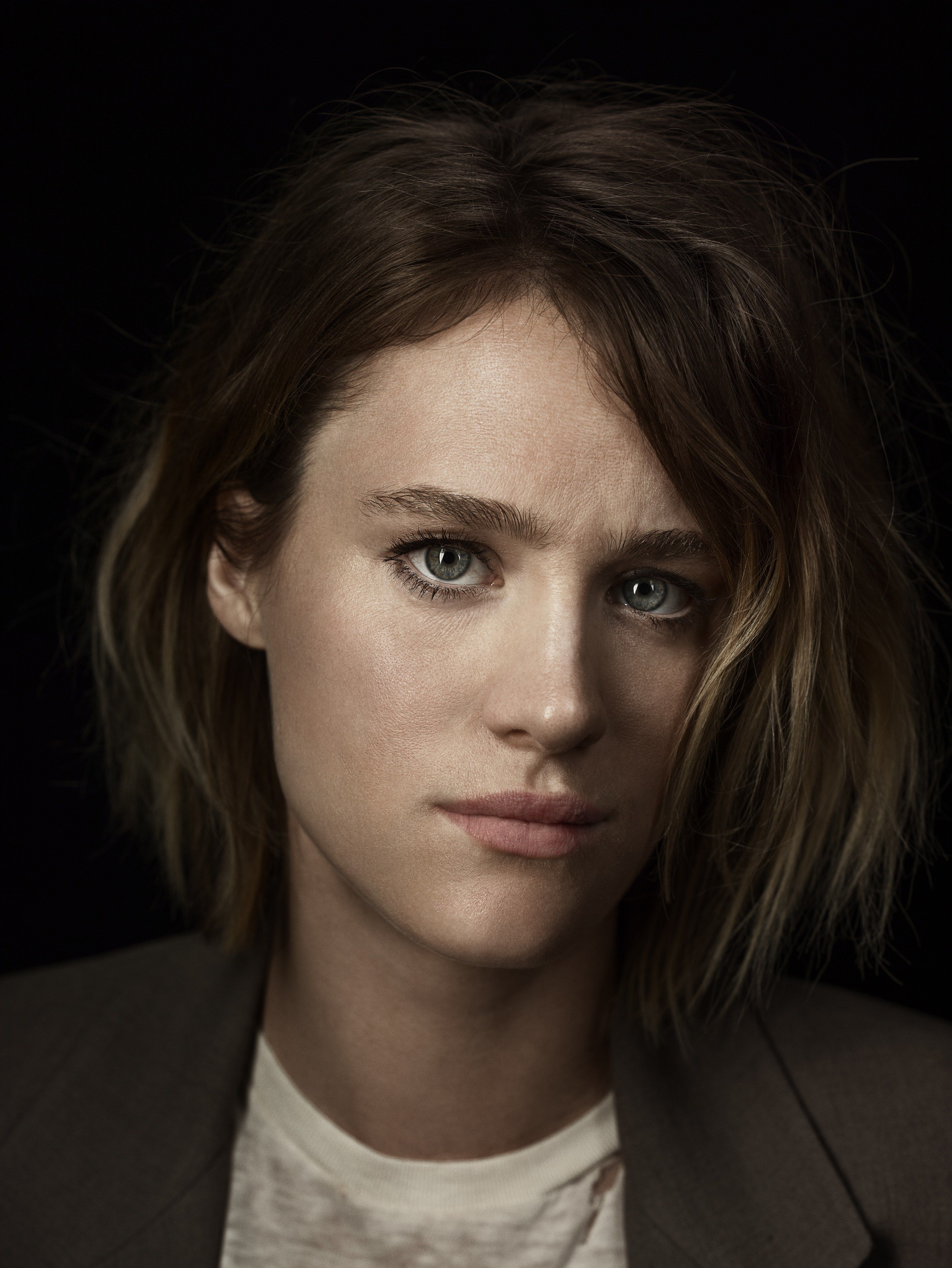 3390x4500 Mackenzie Davis, the Girl Genius of 'Halt and Catch Fire', Phone