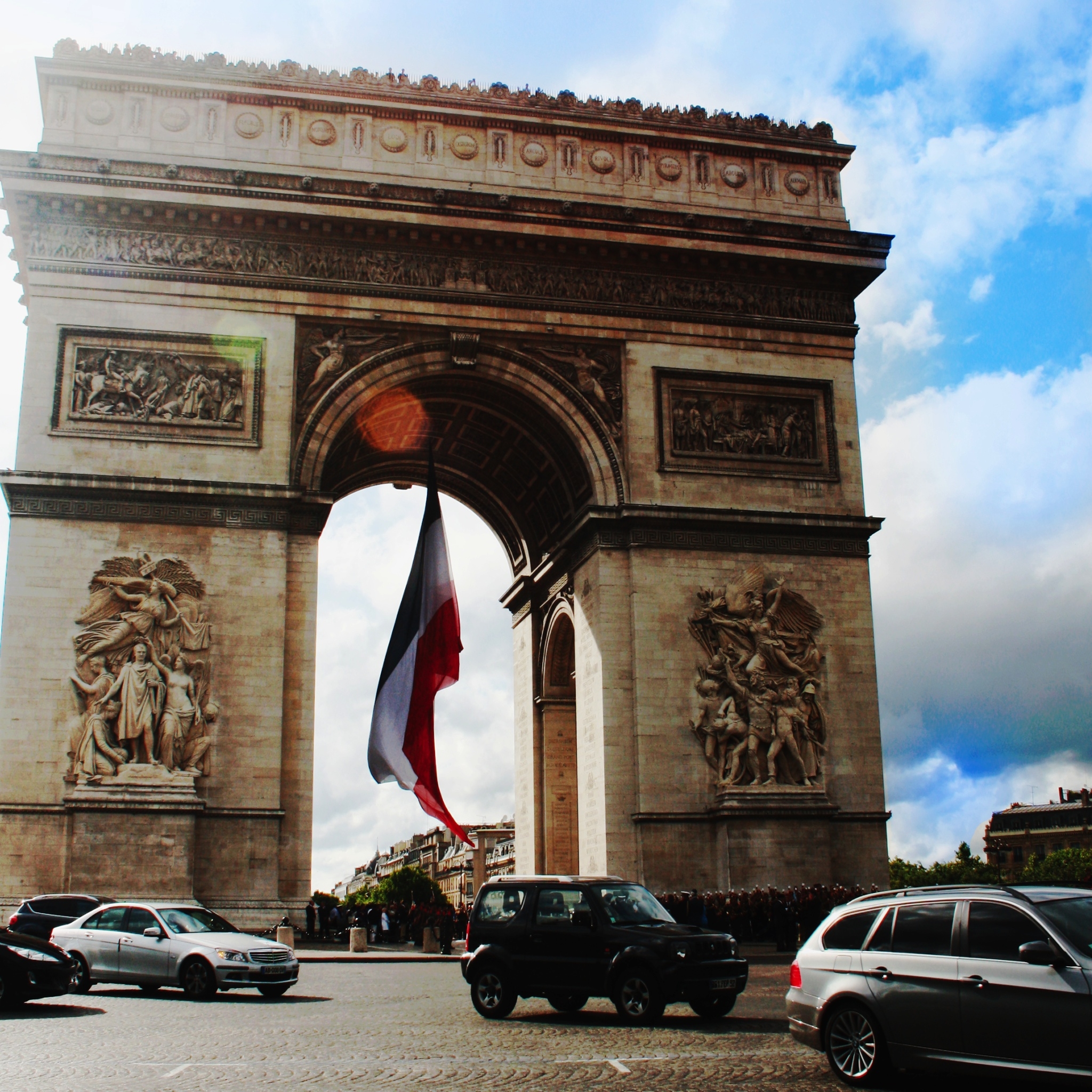 2050x2050 Arc de Triomphe Wallpaper for iPhone X, 6, Phone