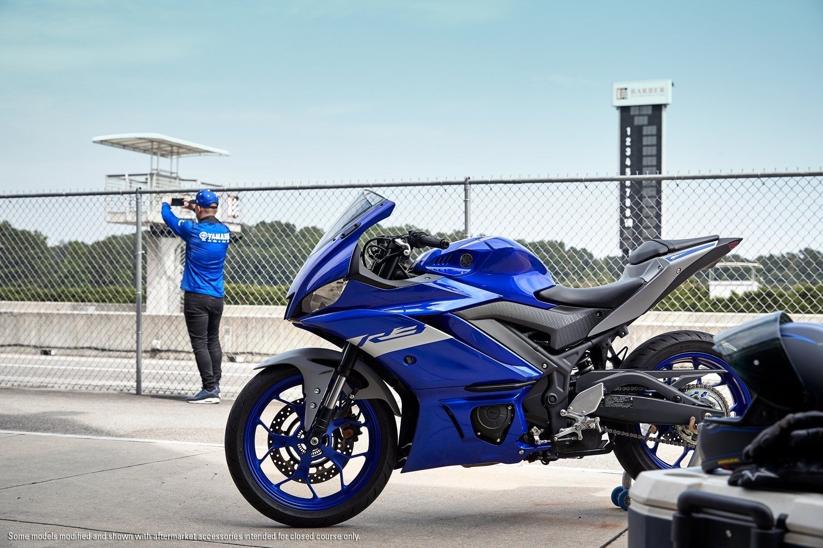 1600x1070 2020 Yamaha YZF R3 Picture, Photo, Wallpaper, Desktop