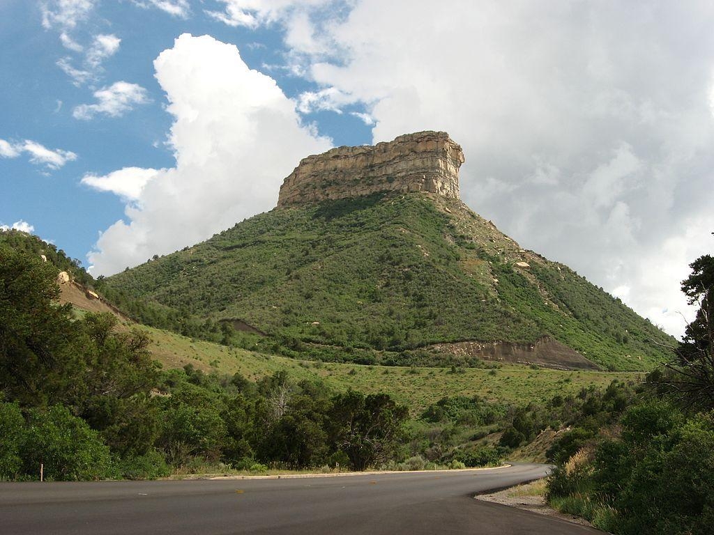 1030x770 Butte Near Mesa Verde National Park, Desktop