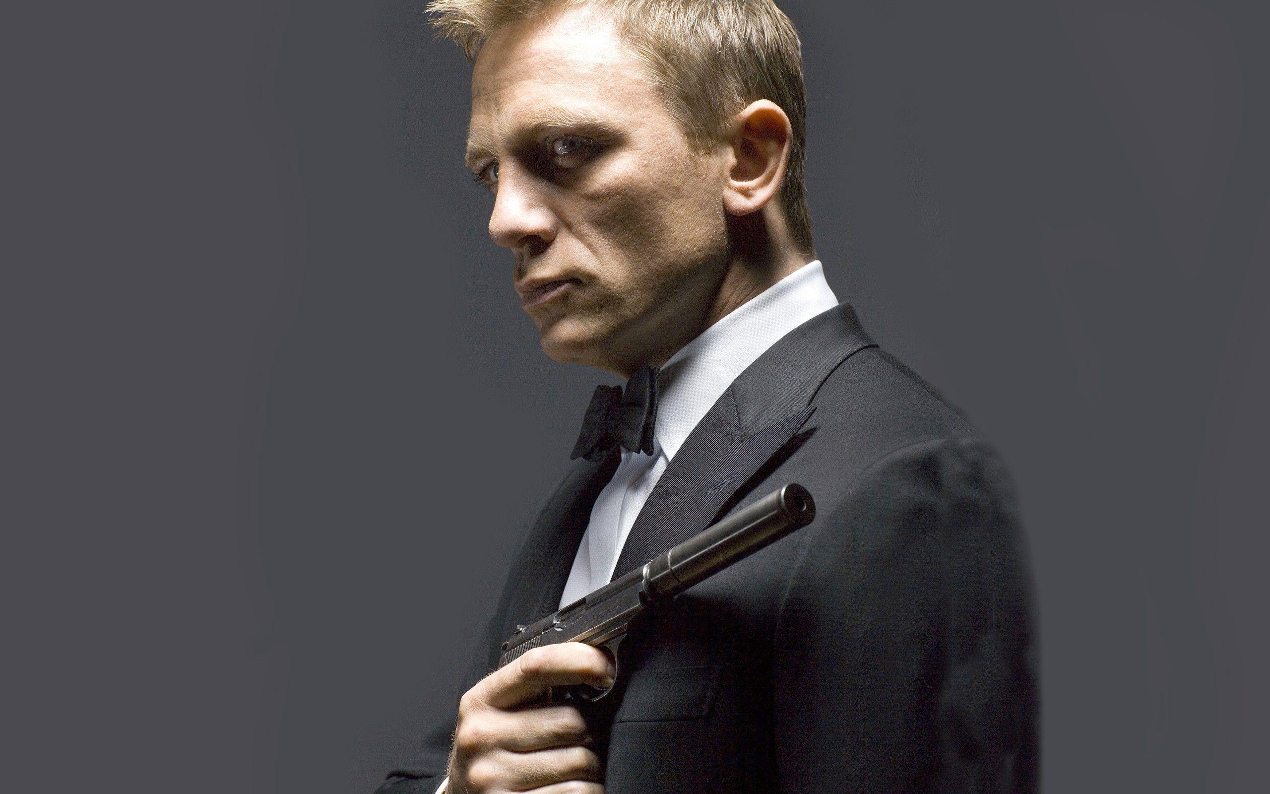 2560x1600 Daniel Craig Wallpaper Free Download HD Hollywood Celebrities Image, Desktop