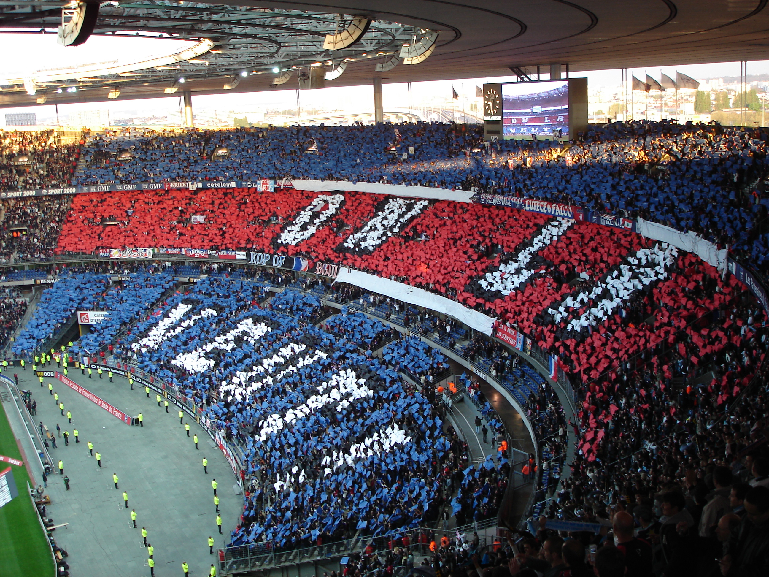 2600x1950 Paris Saint Germain F.C. Supporters, Desktop