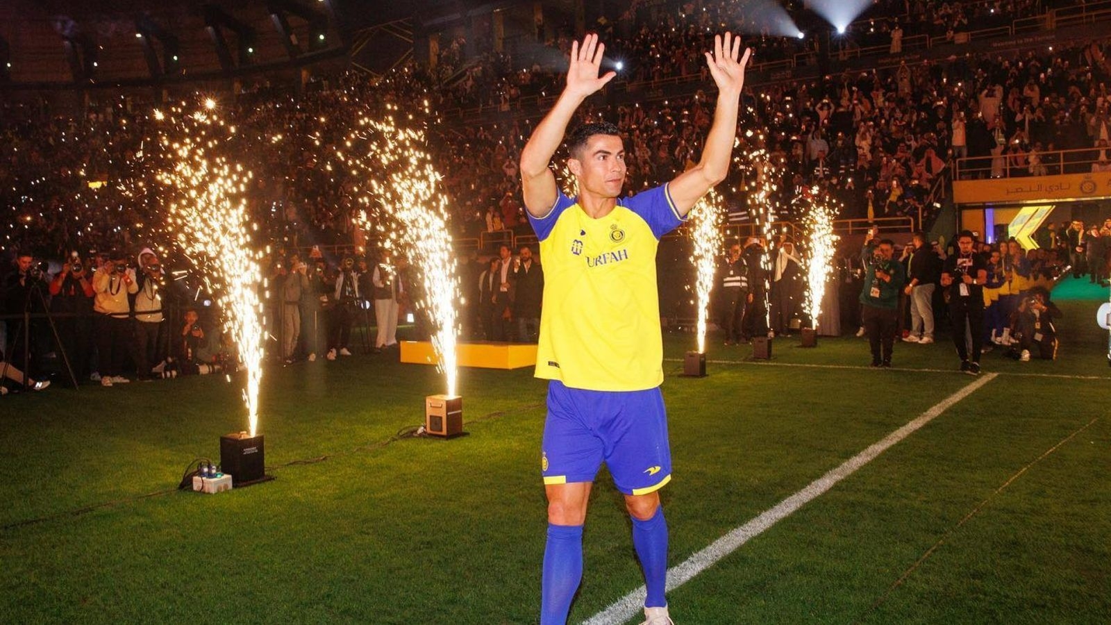 1600x900 Cristiano Ronaldo gets a rousing welcome by Al Nassr FC, Desktop