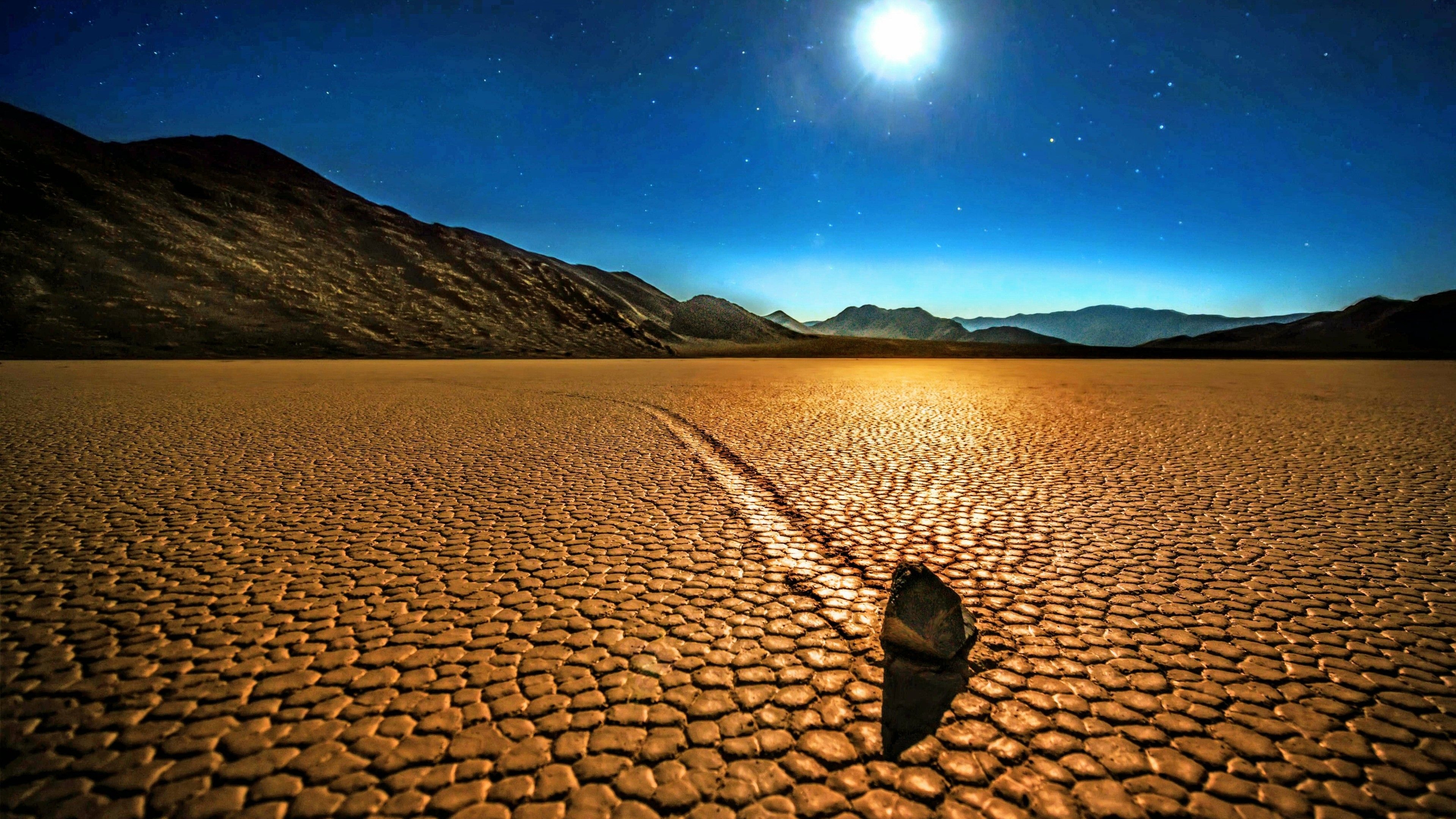 3840x2160 Sailing Stones In The Racetrack Playa, Death Valley National Park, Desktop