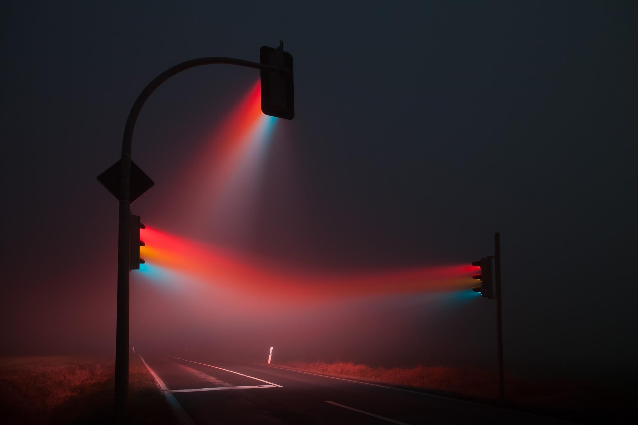 2050x1370 Street Lights in Fog, Desktop