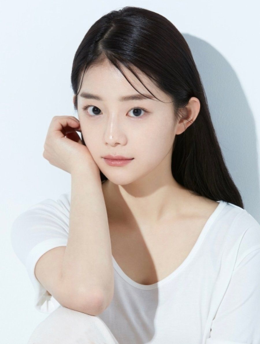 900x1190 Byeon Seo Yoon. Korean Actress, Kim Seon Ho, Asian Beauty, Phone