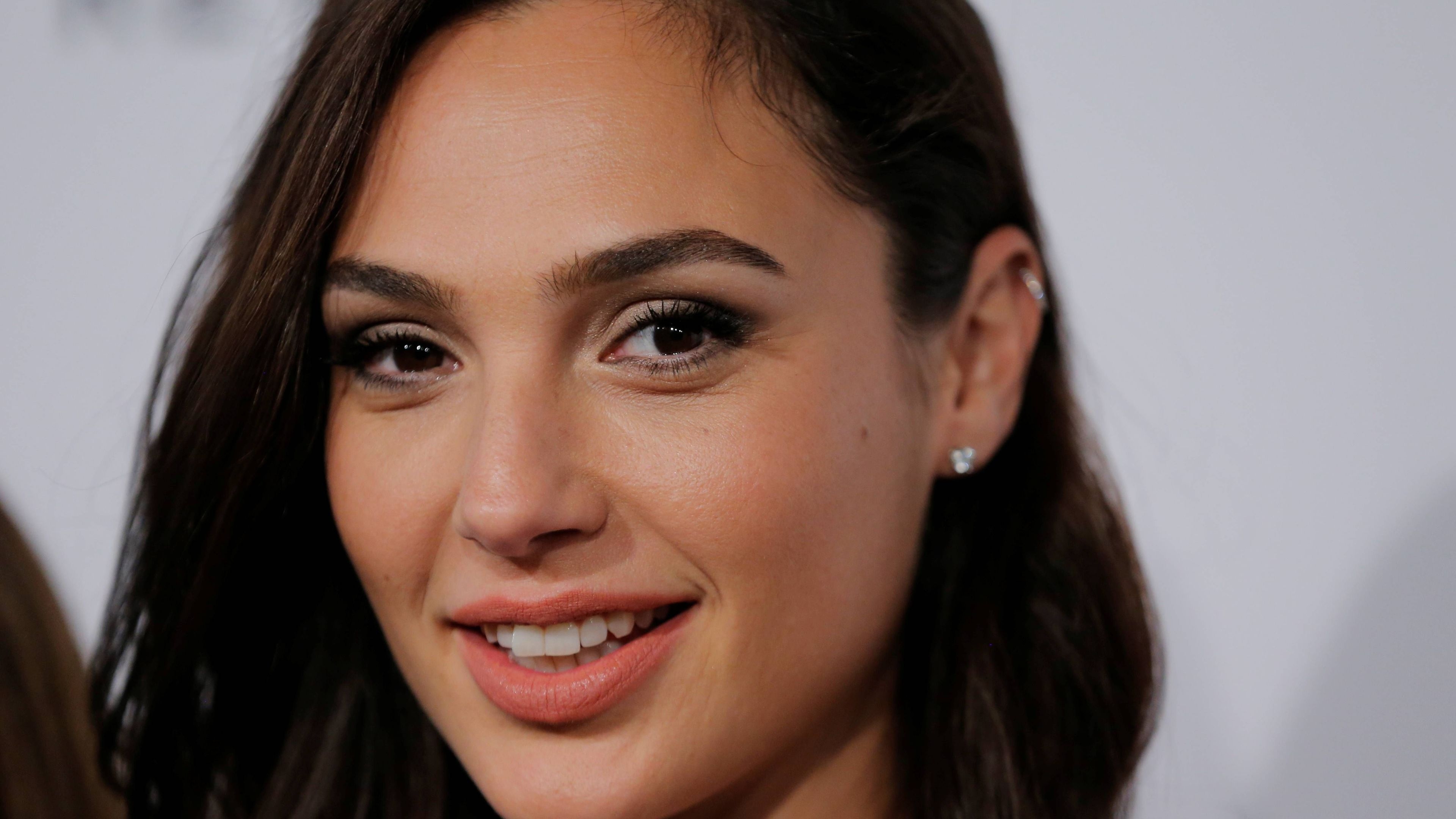 3840x2160 Wallpaper 4k Gal Gadot Smile 4k Wallpaper, Desktop