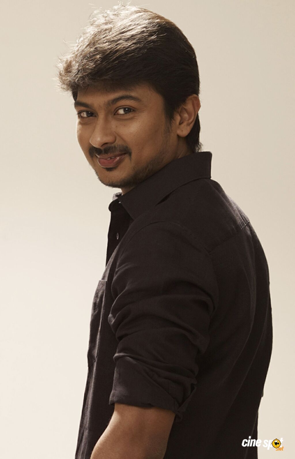 1030x1600 Udhayanidhi Stalin in Idhu Kathirvelan Kadhal Photo (9), Phone