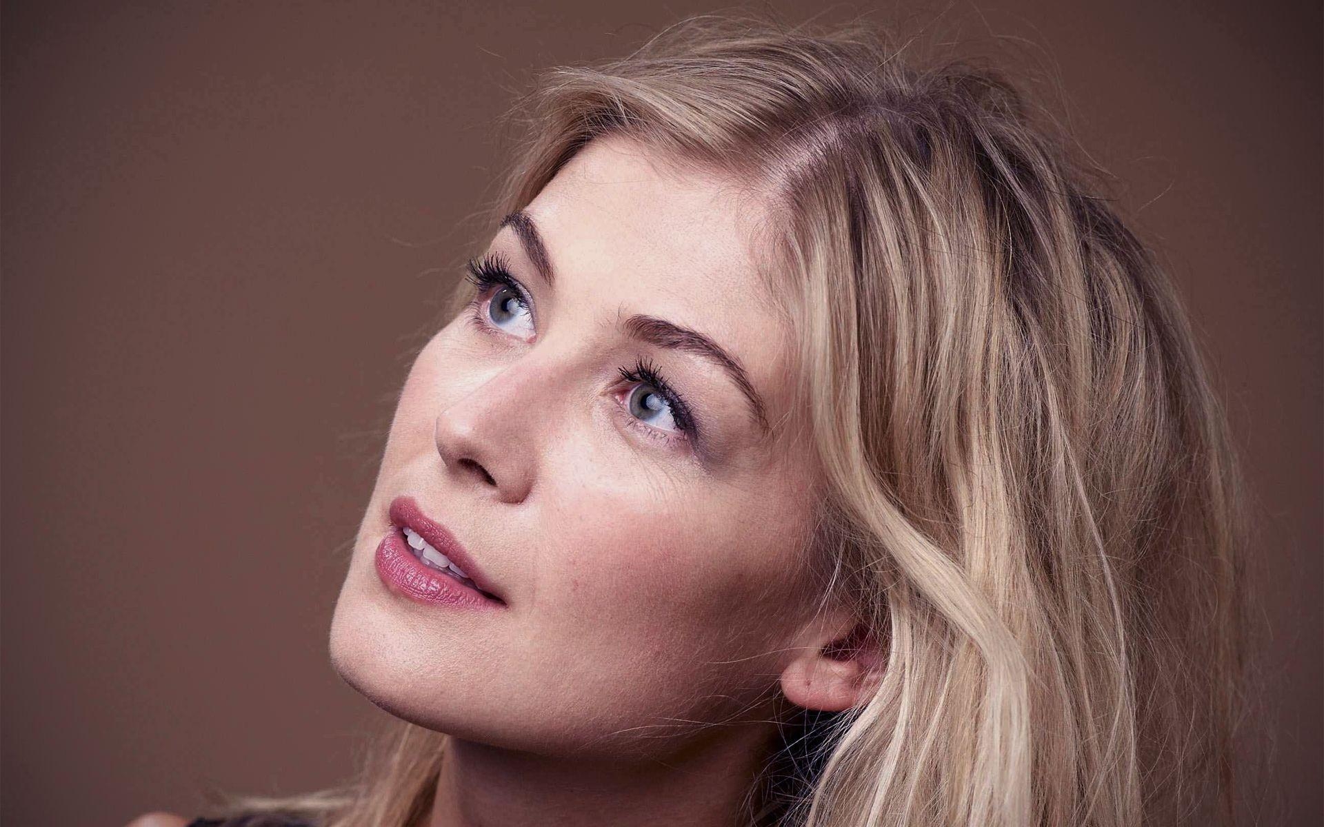 1920x1200 HD Rosamund Pike Wallpaper, Desktop