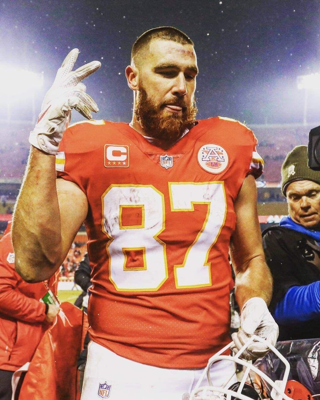 1080x1350 Travis Kelce 2 more. Travis kelce, Kansas city chiefs, Phone