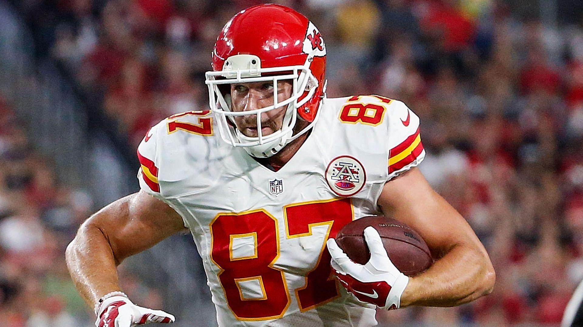 1920x1080 Fantasy football rankings, Week TE: Watching Travis Kelce, Desktop