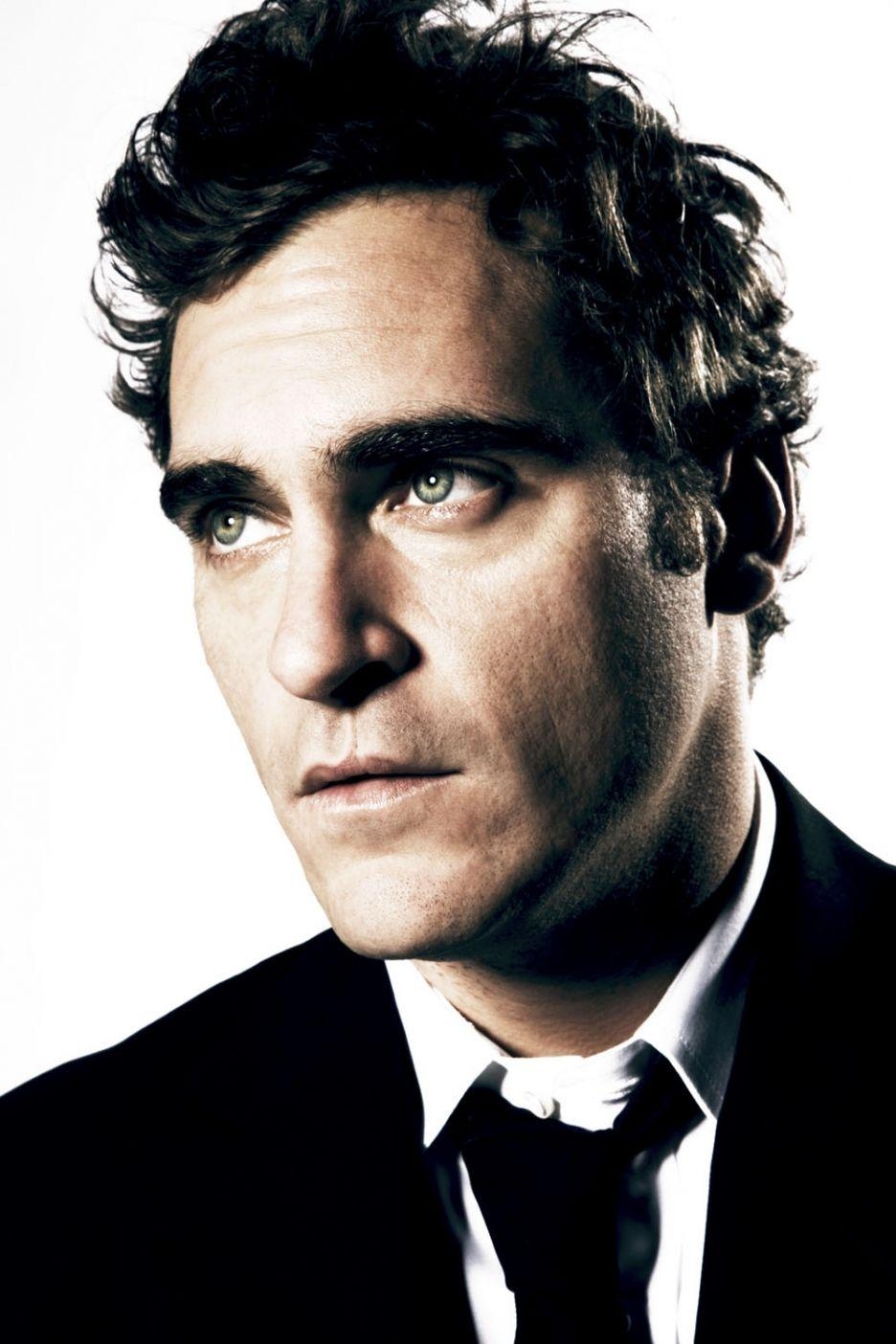 940x1410 WB Trying to Land Joaquin Phoenix for Man of Steel 2, Phone