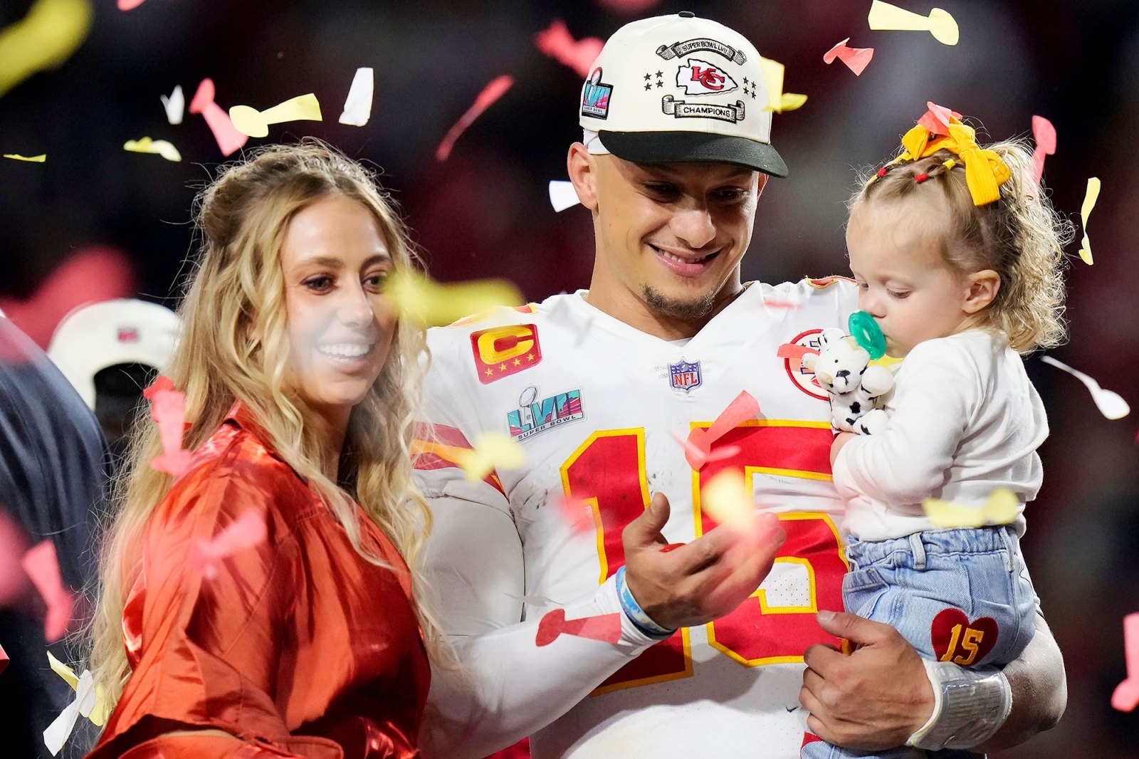 1600x1070 Super Bowl 2023: Patrick Mahomes, Wife Brittany Celebrate Win, Desktop