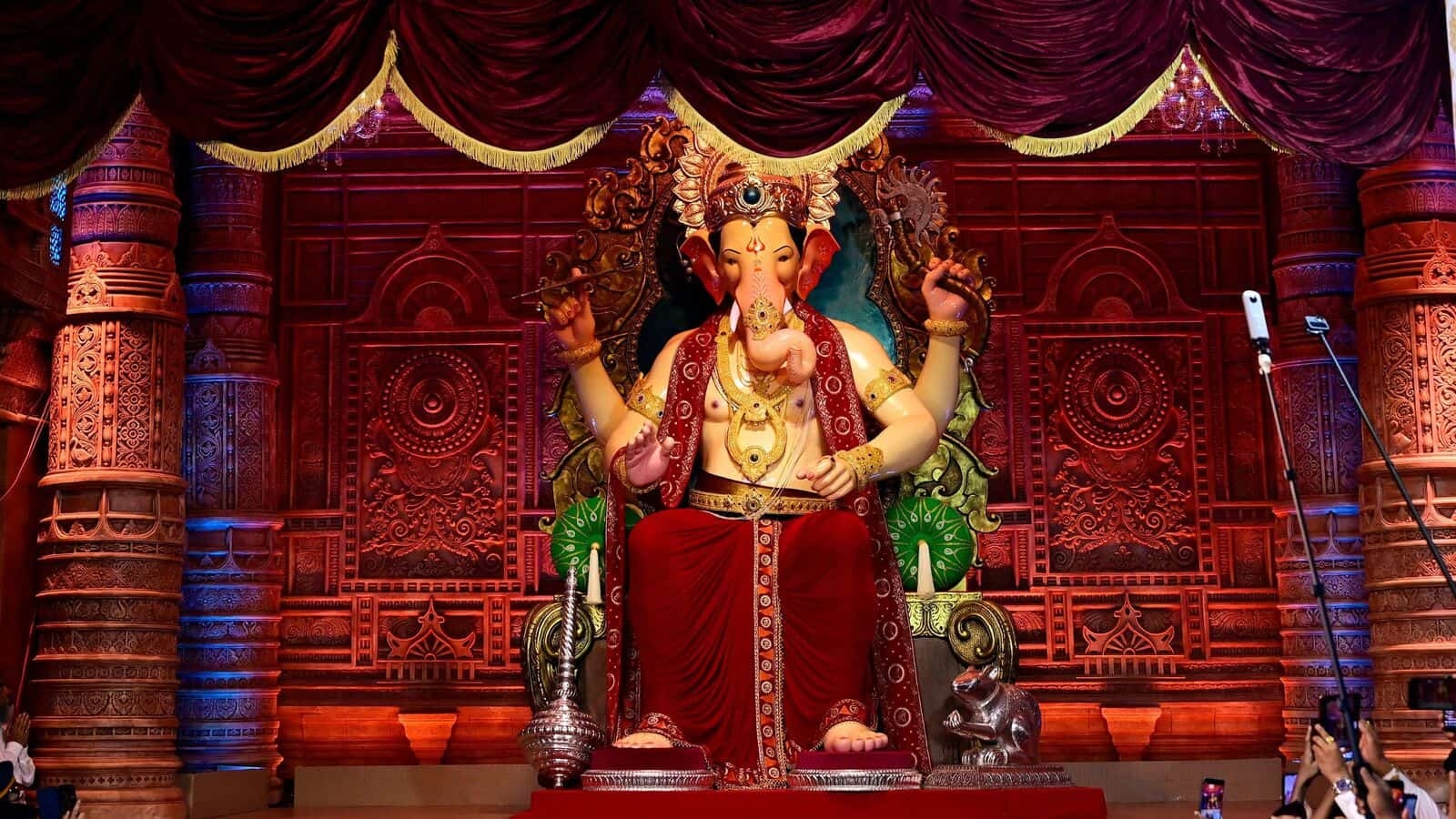 1600x900 Watch: First glimpse of Lalbaugcha Raja in Mumbai, Desktop