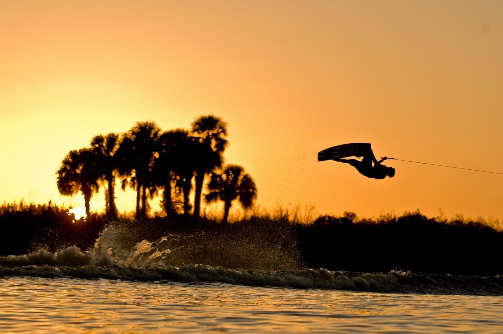 1600x1070 Have fun in the Calima lake in Colombia and do so wakeboard, Desktop