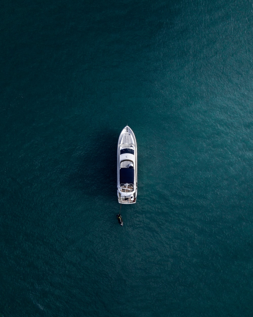 1000x1250 aerial photography of white yacht on calm waters photo, Phone