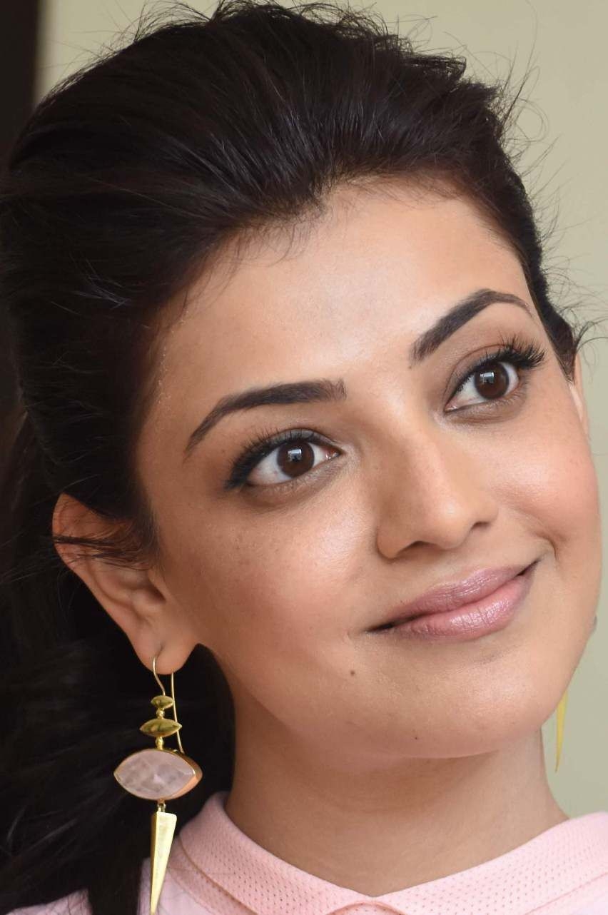 860x1290 Model Kajal Agarwal Face Close Up Photo Gallery. Kiss without, Phone