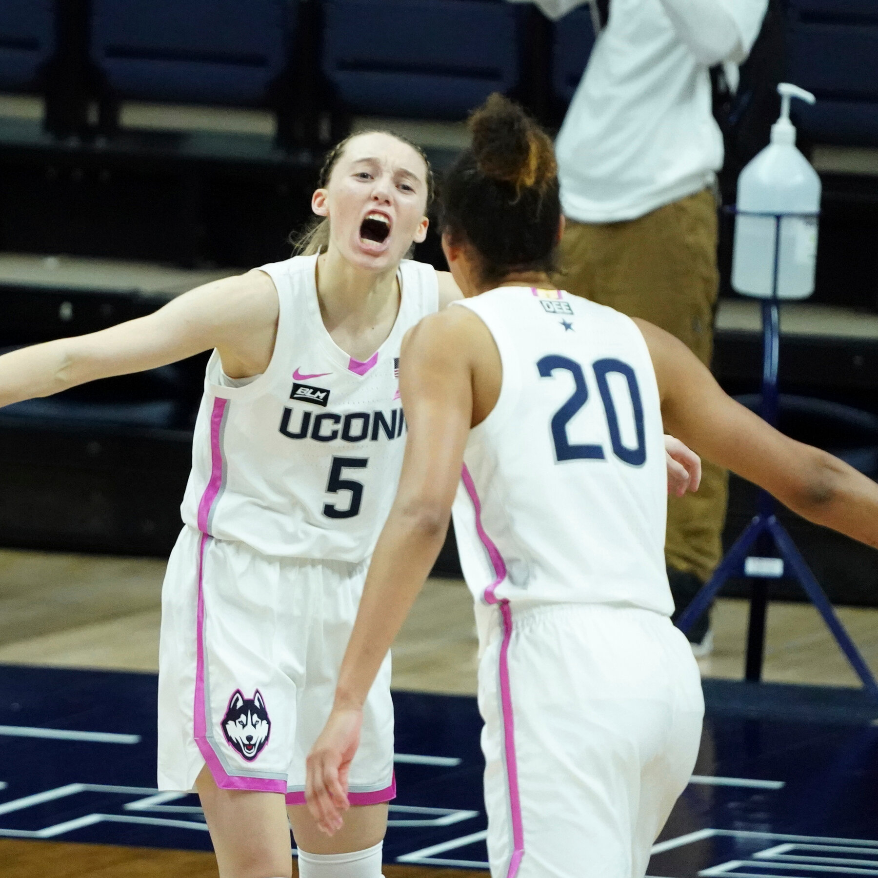 1800x1800 UConn's Paige Bueckers Has Three Straight 30 Point Games, Phone