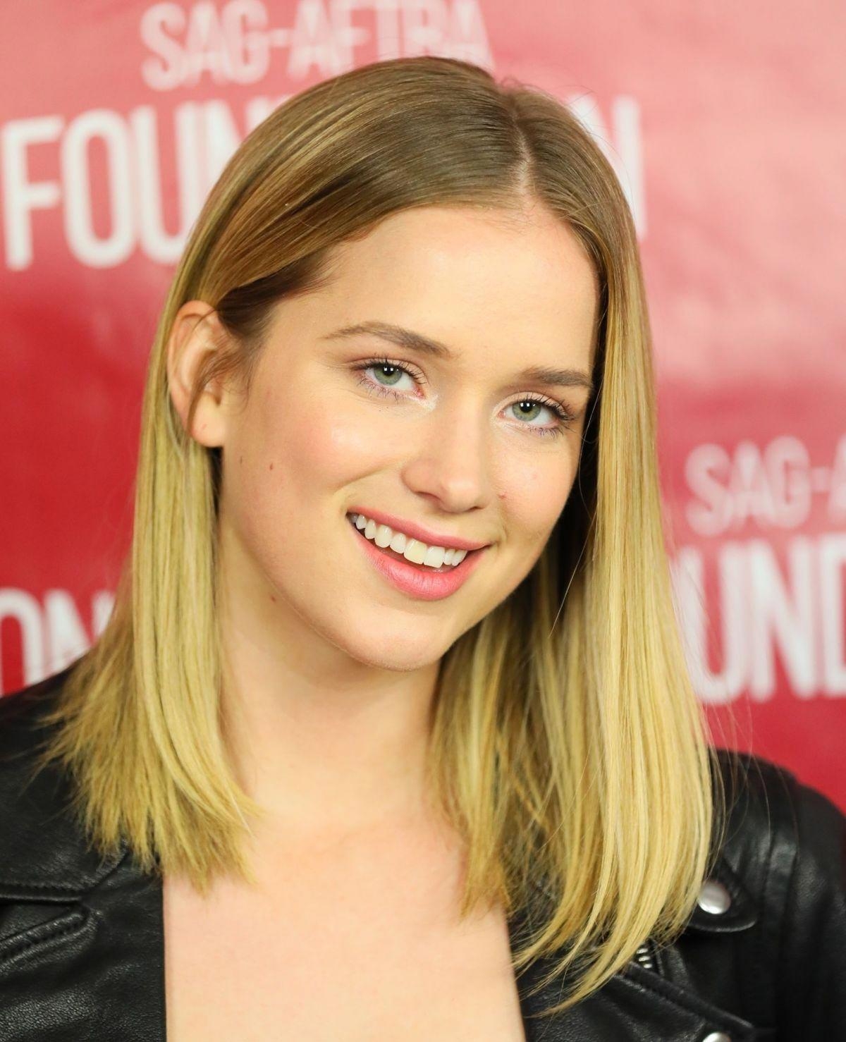 1200x1480 Elizabeth Lail At SAG AFTRA Foundation Conversations Screening, Phone