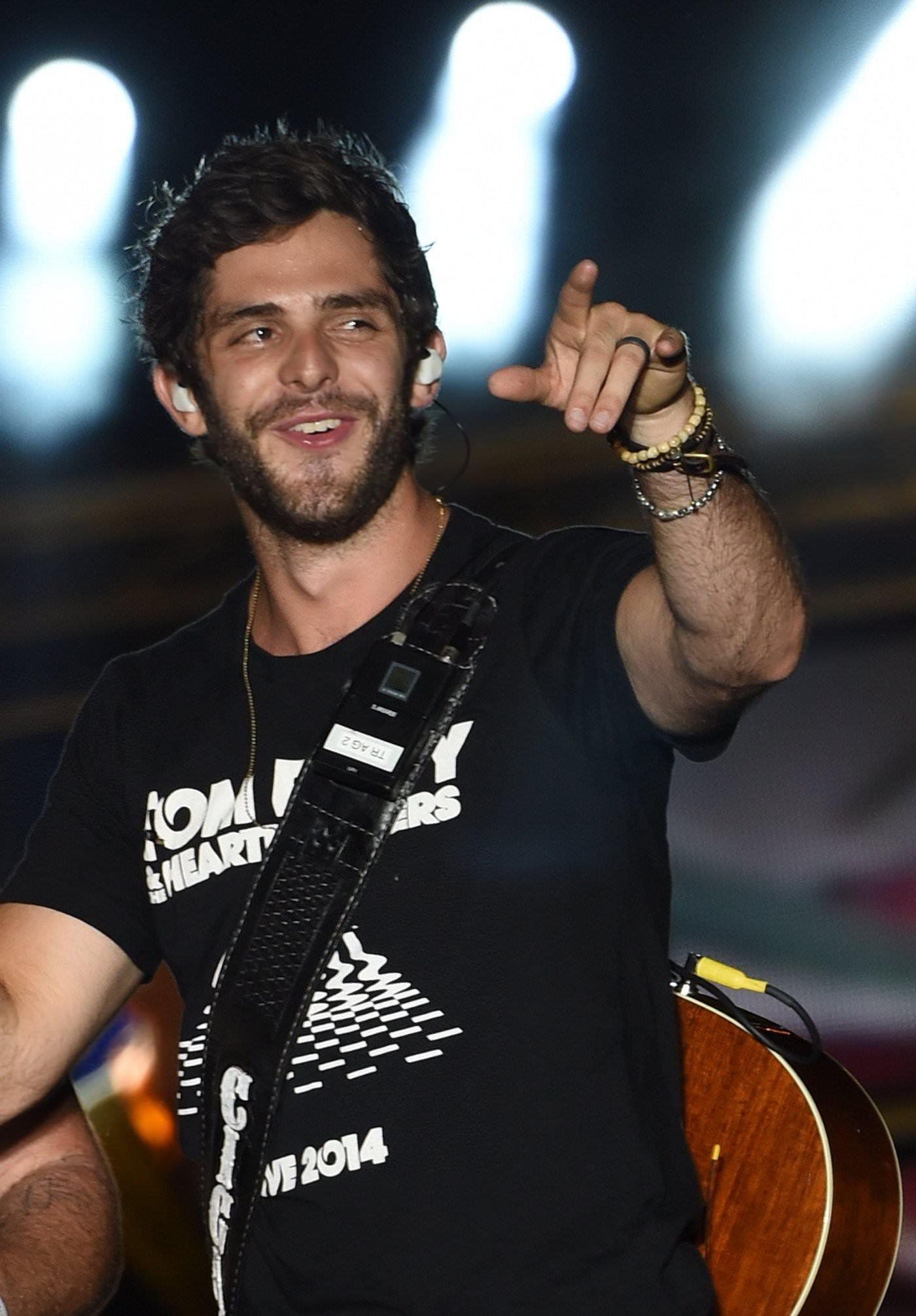 1400x2020 PumpedUp: Thomas Rhett Accepts Army Fitness Challenge!, Phone