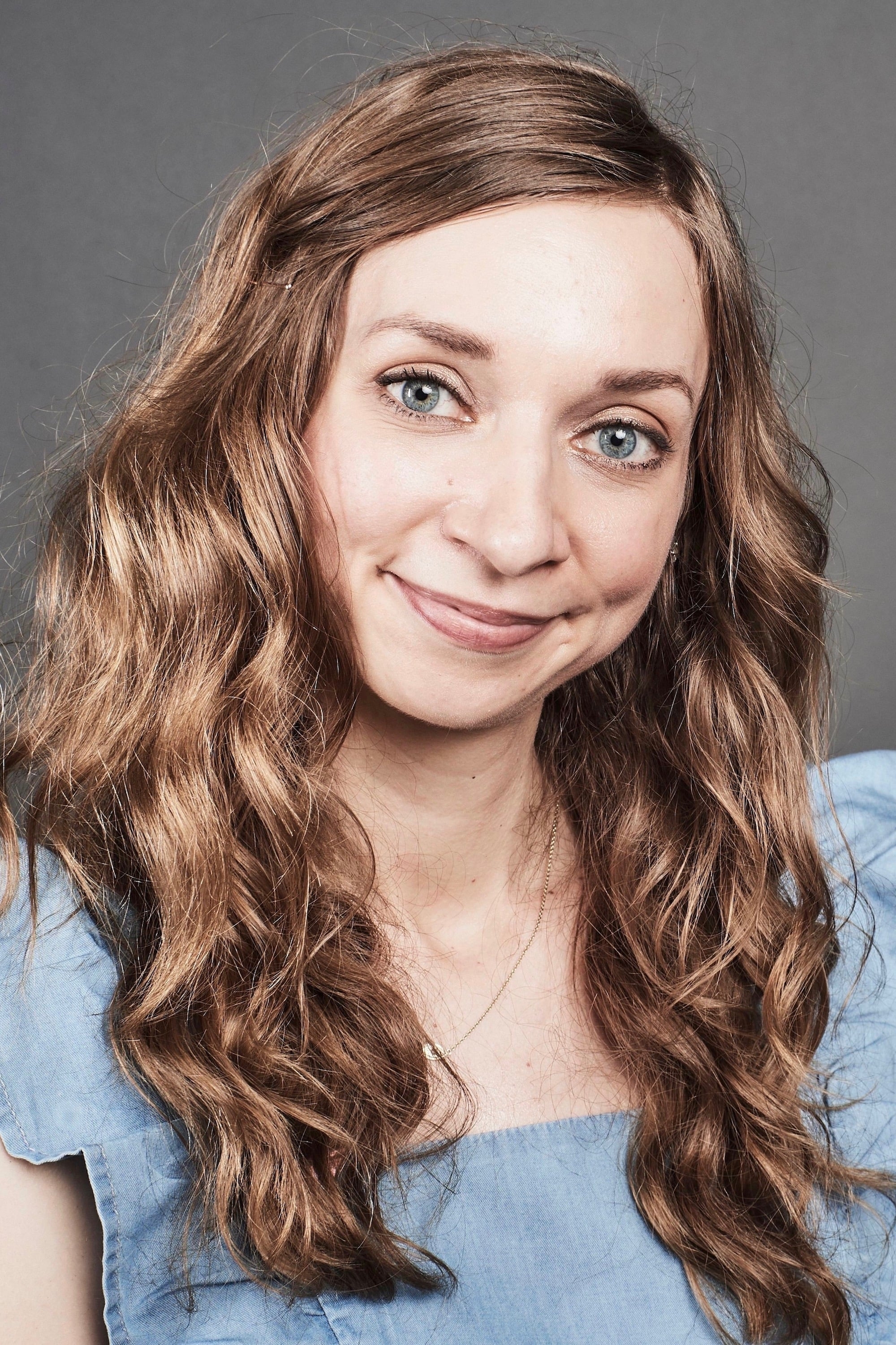 2000x3000 Lauren Lapkus Image, Phone