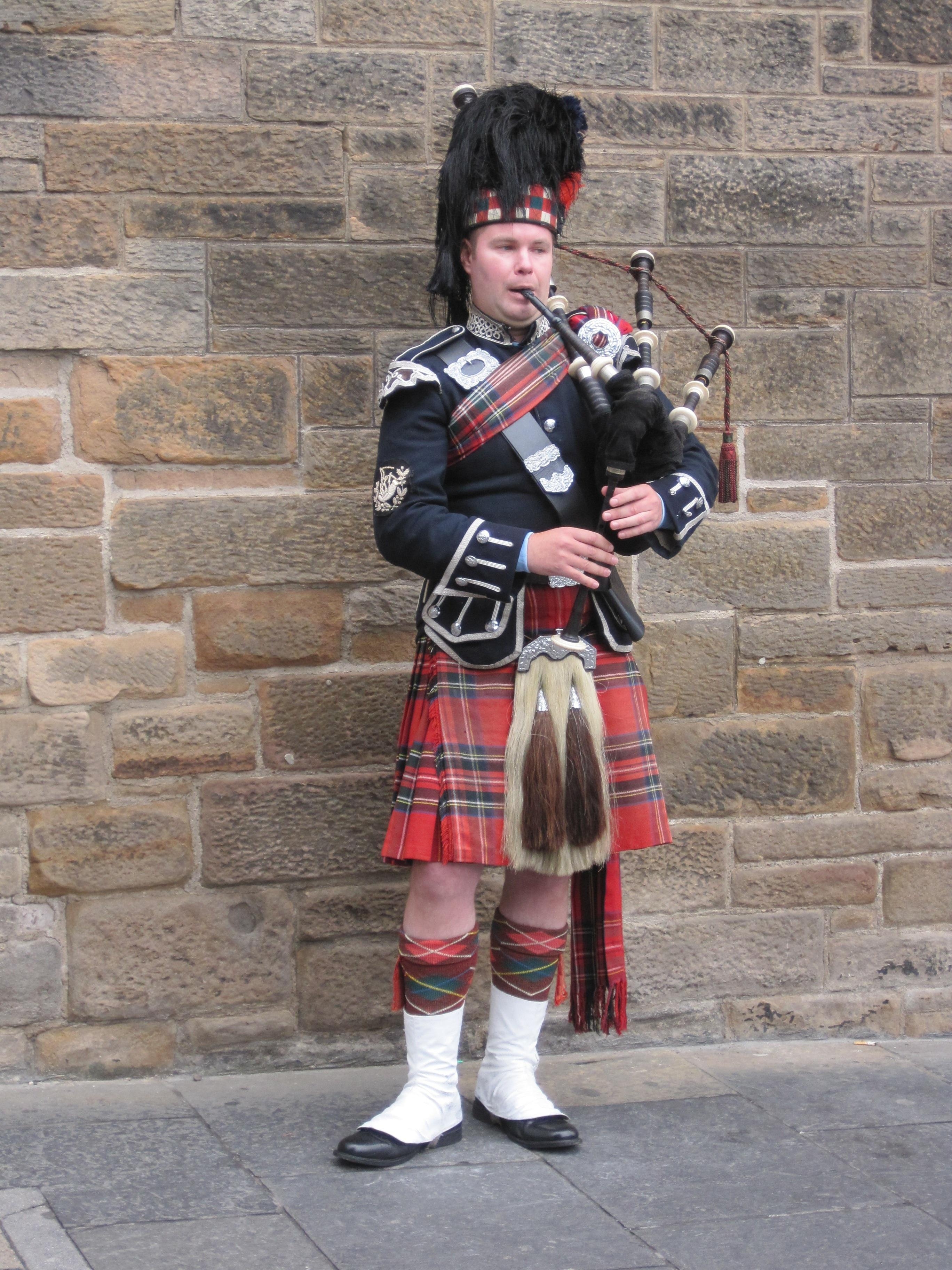 2740x3650 royalty free bagpipes image, Phone