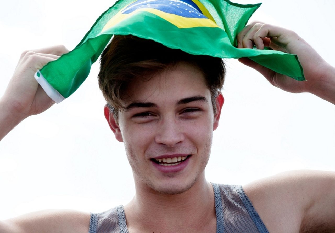 1280x900 Brazilian Model Francisco Lachowski, Desktop