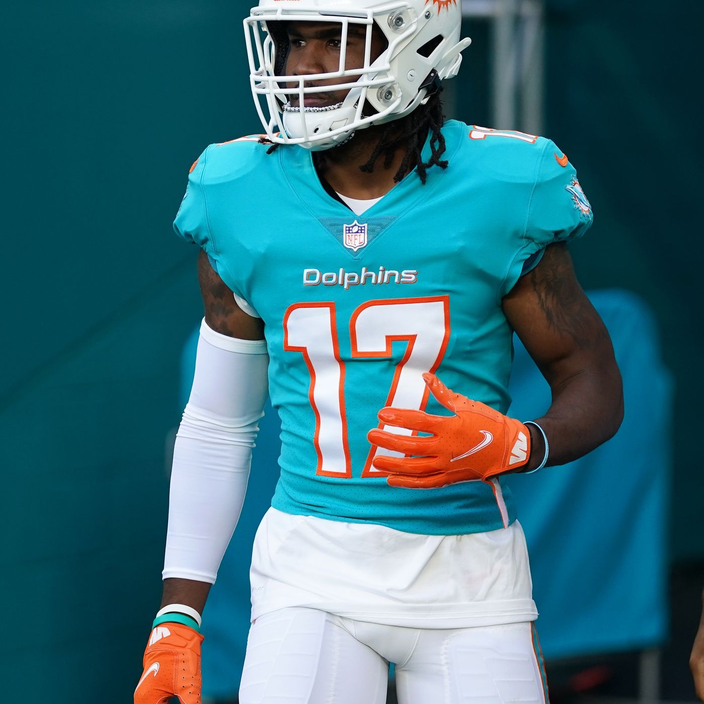 1400x1400 Jaylen Waddle injury: Dolphins WR returns after injury scare in Week 2 of preseason [UPDATE], Phone