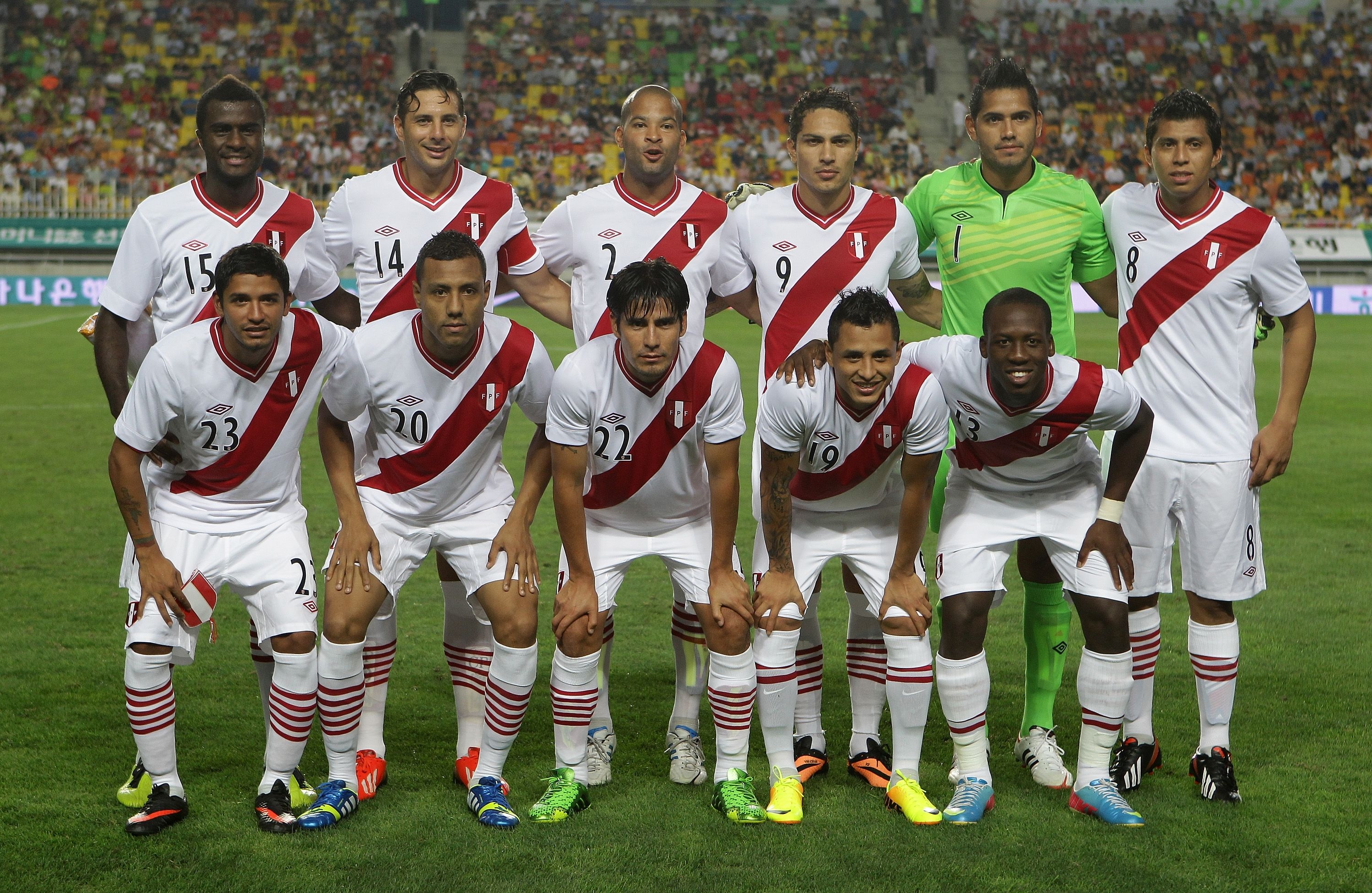 3000x1960 Daily Life: This image is of the Peru Football Team of 2016. There, Desktop