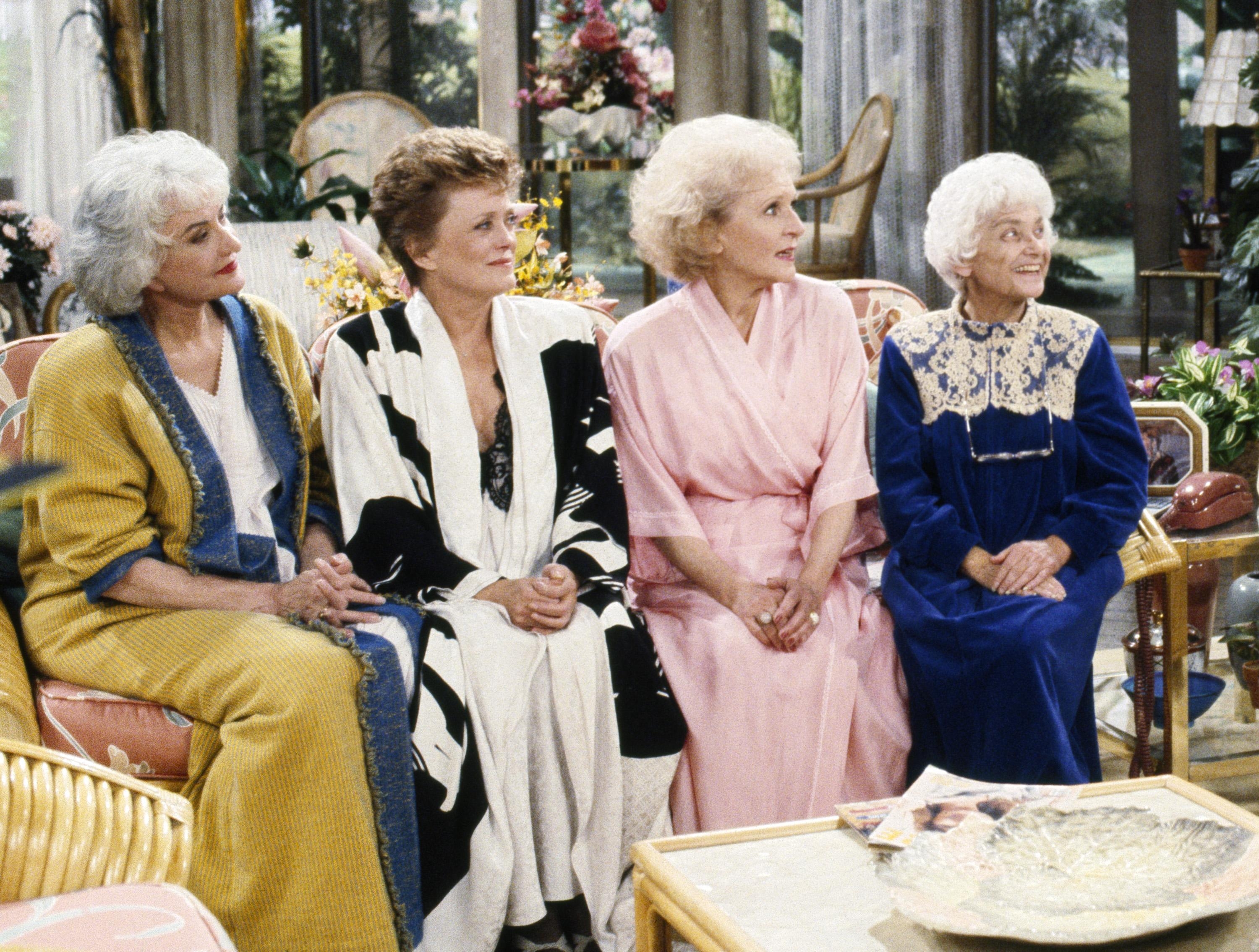 3000x2270 The Golden Girls cafe is finally open, banana wallpaper and all, Desktop