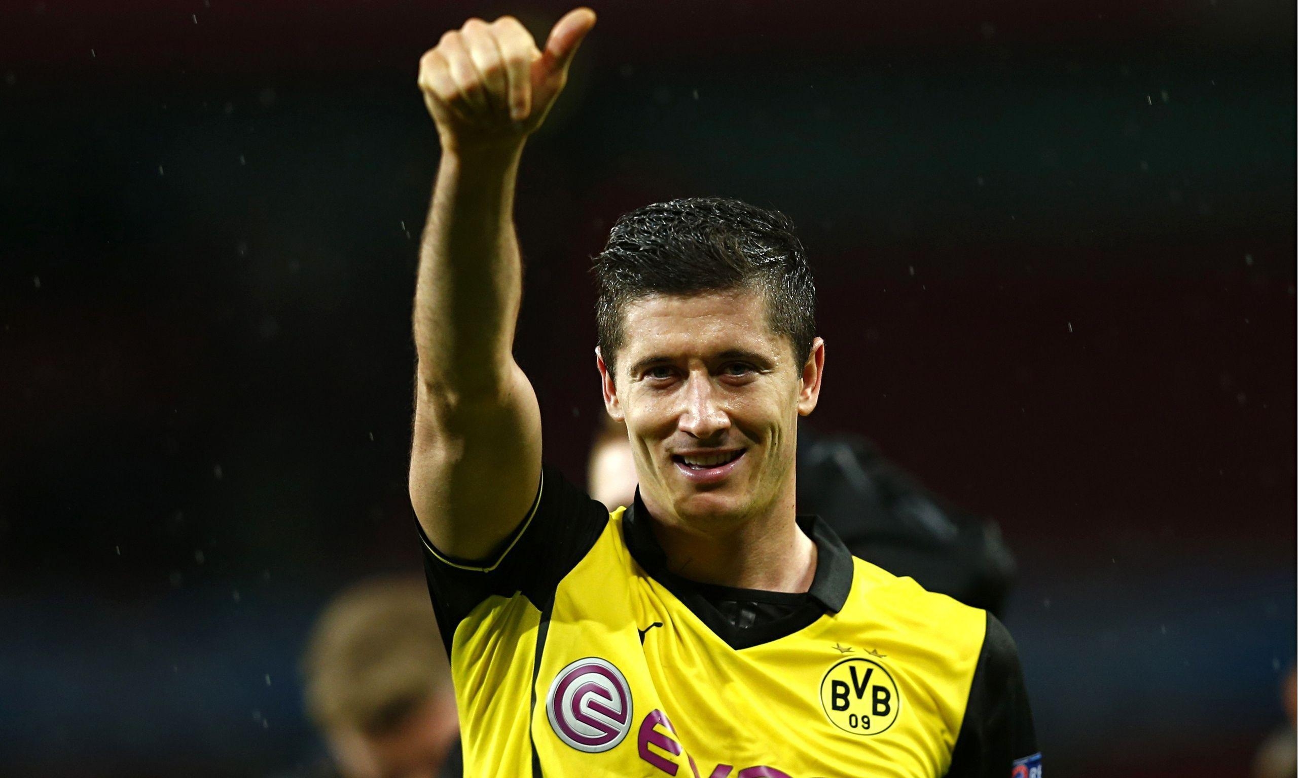 2560x1540 Robert Lewandowski Image, Desktop