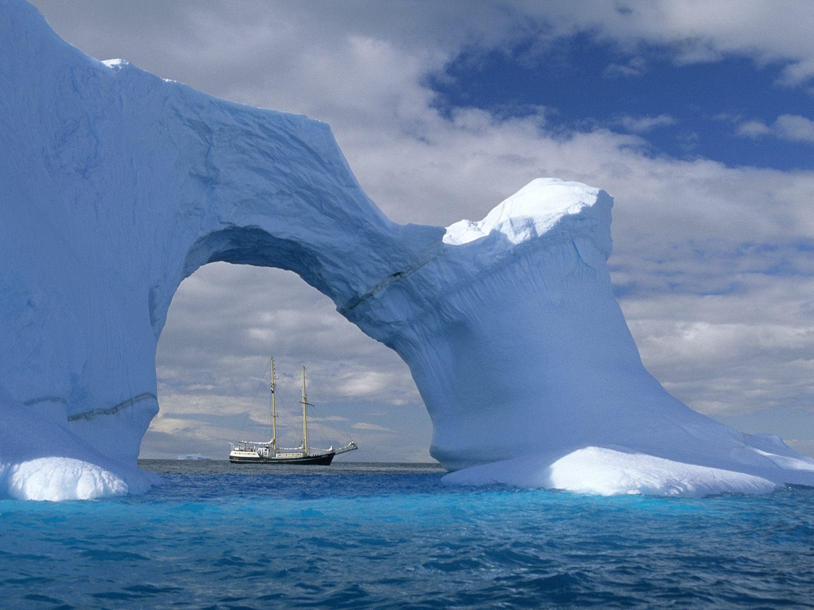 1600x1200 Antarctica West Iceberg Wallpaper, Desktop