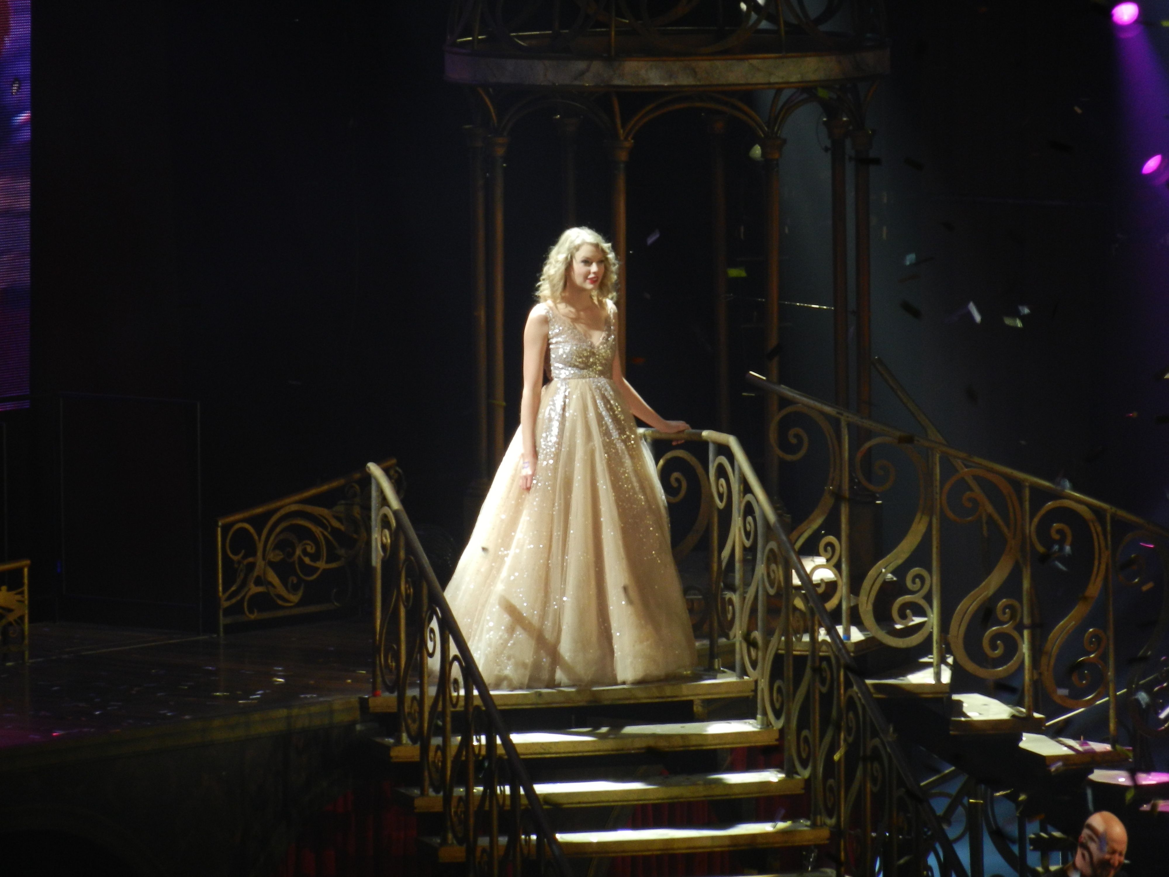 4000x3000 Taylor Swift end of Love Story Now Tour in Vancouver, Desktop