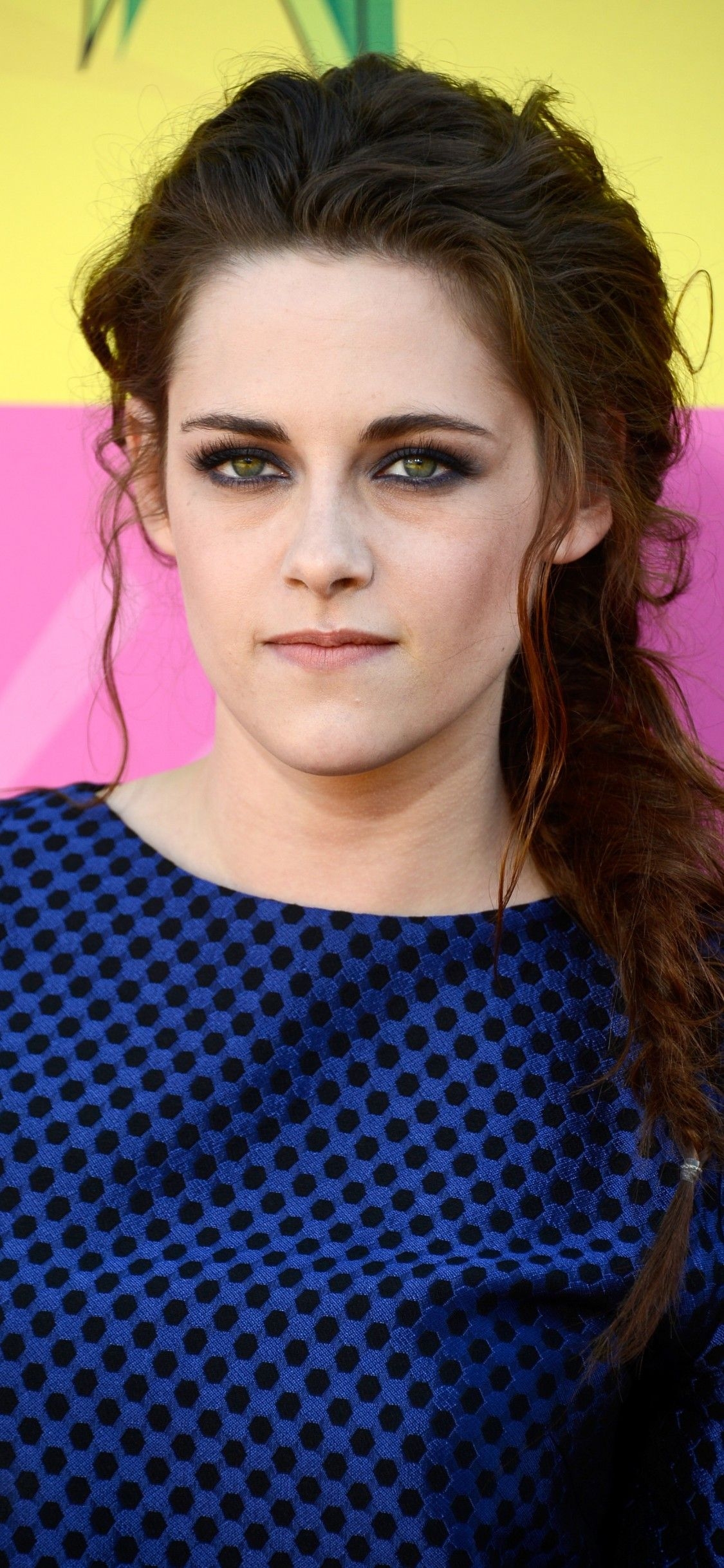 1130x2440 Kristen Stewart Eyes Makeup, HD Wallpaper & background Download, Phone