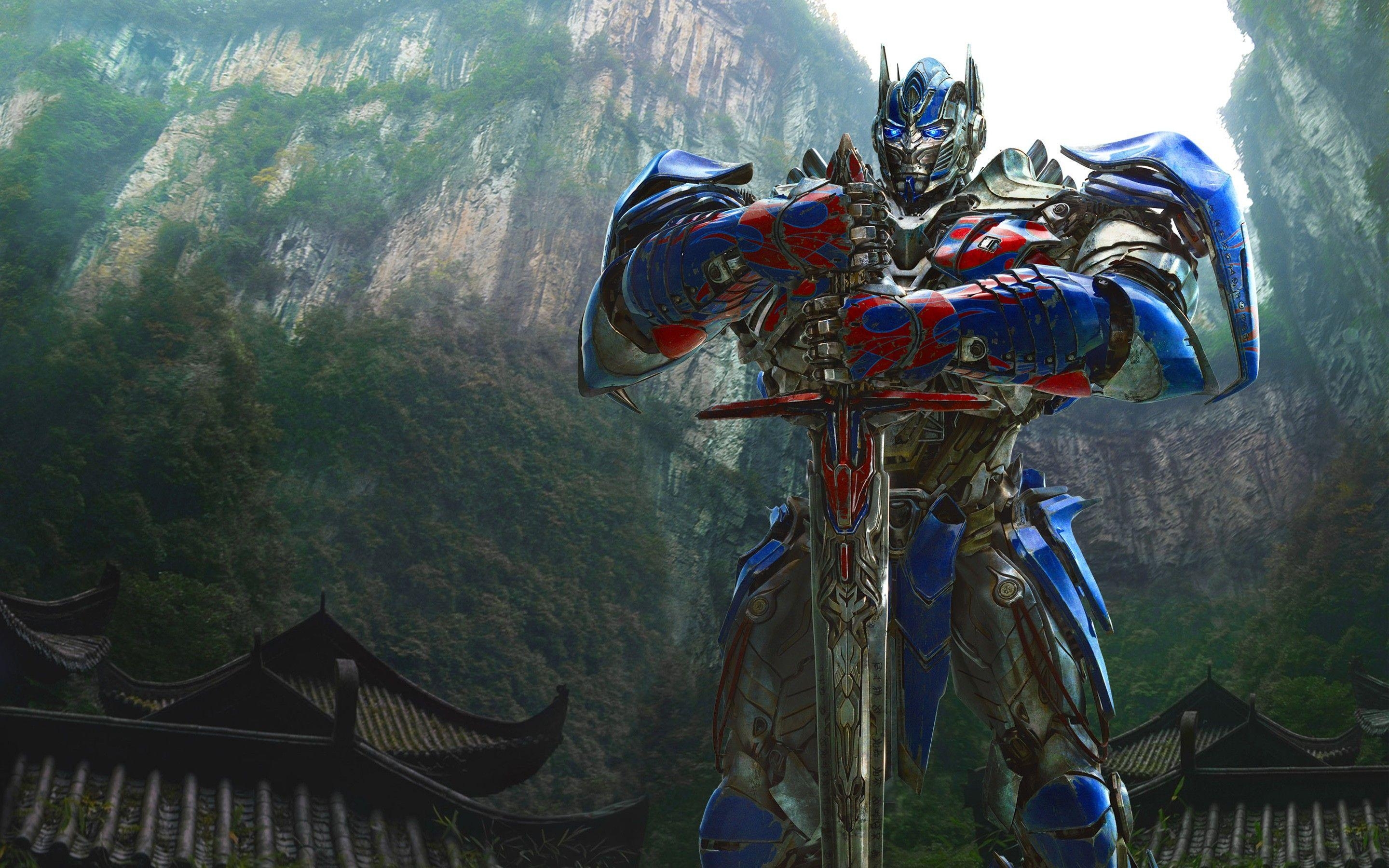 2880x1800 Optimus Prime In Transformers, Full HD 2K Wallpaper, Desktop