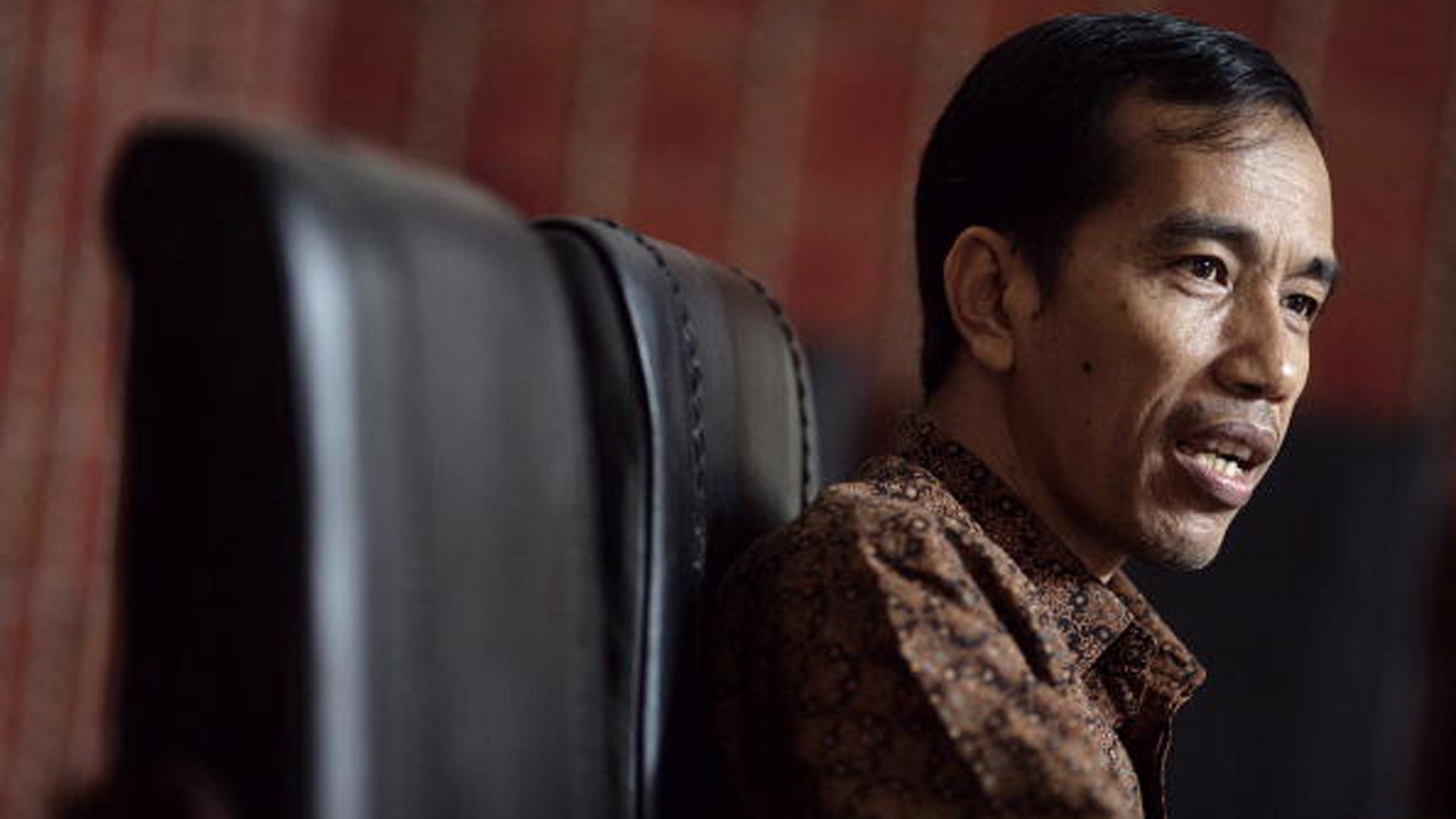 2050x1160 Jokowi stops traffic in fight for Jakarta, Desktop