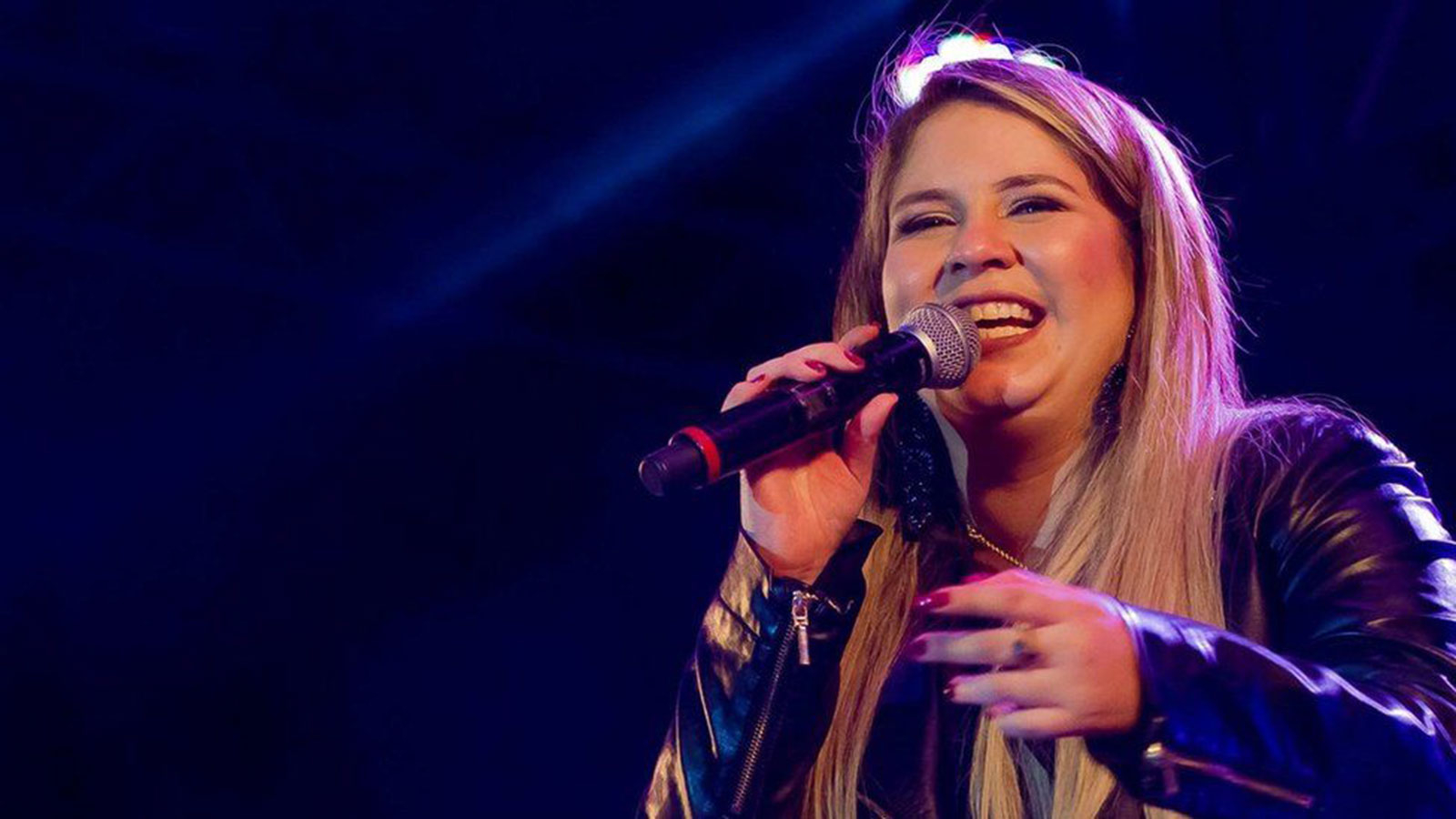 1600x900 Brazilian singer Marilia Mendonca dies in a plane crash, Desktop