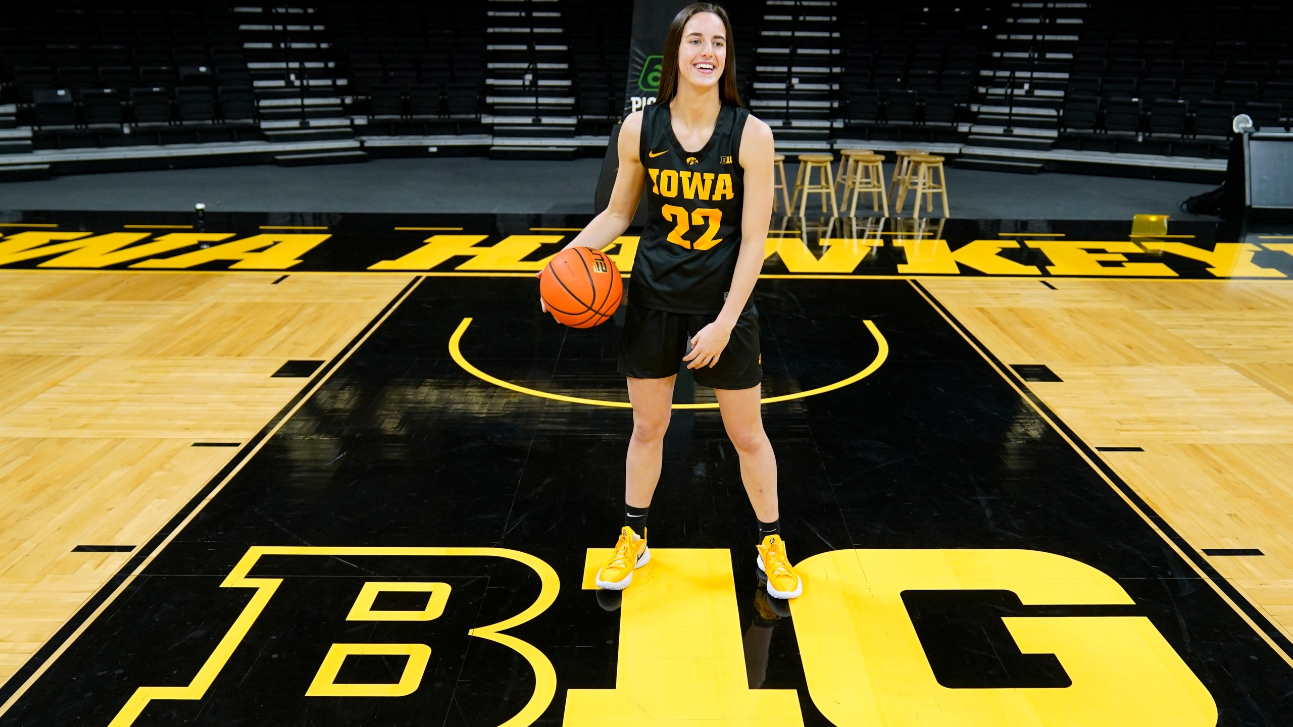 2560x1440 Caitlin Clark named Big Ten Player of the Year, Desktop