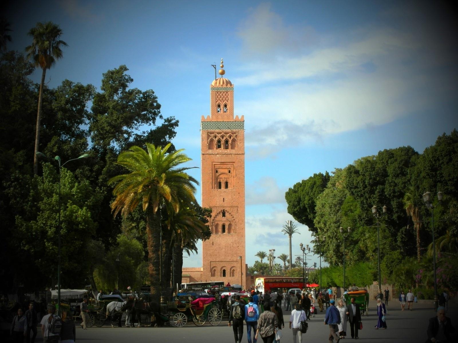 1600x1200 Marrakech, De la Place Jemaa el Fna au Parc Lalla Hasna en passant, Desktop