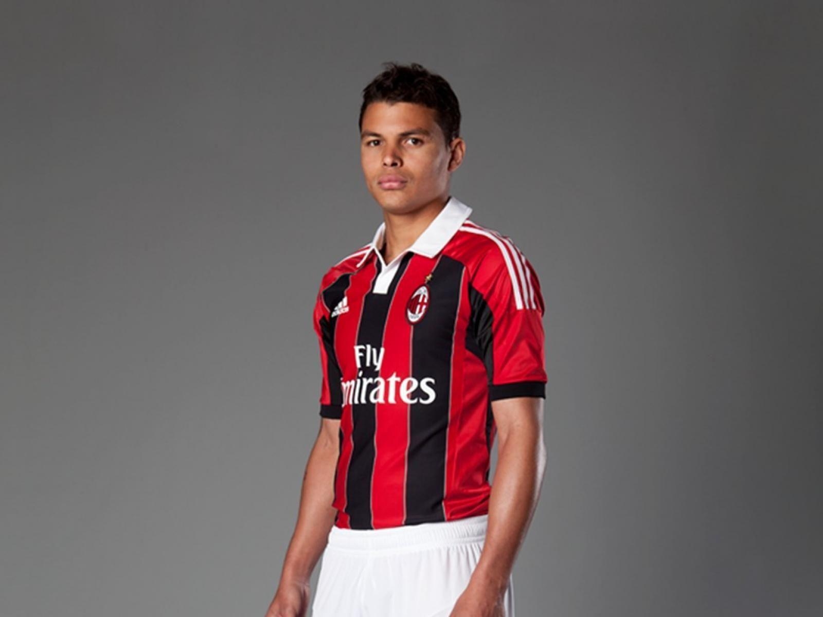 1600x1200 Thiago silva fc milan football player wallpaper, Desktop