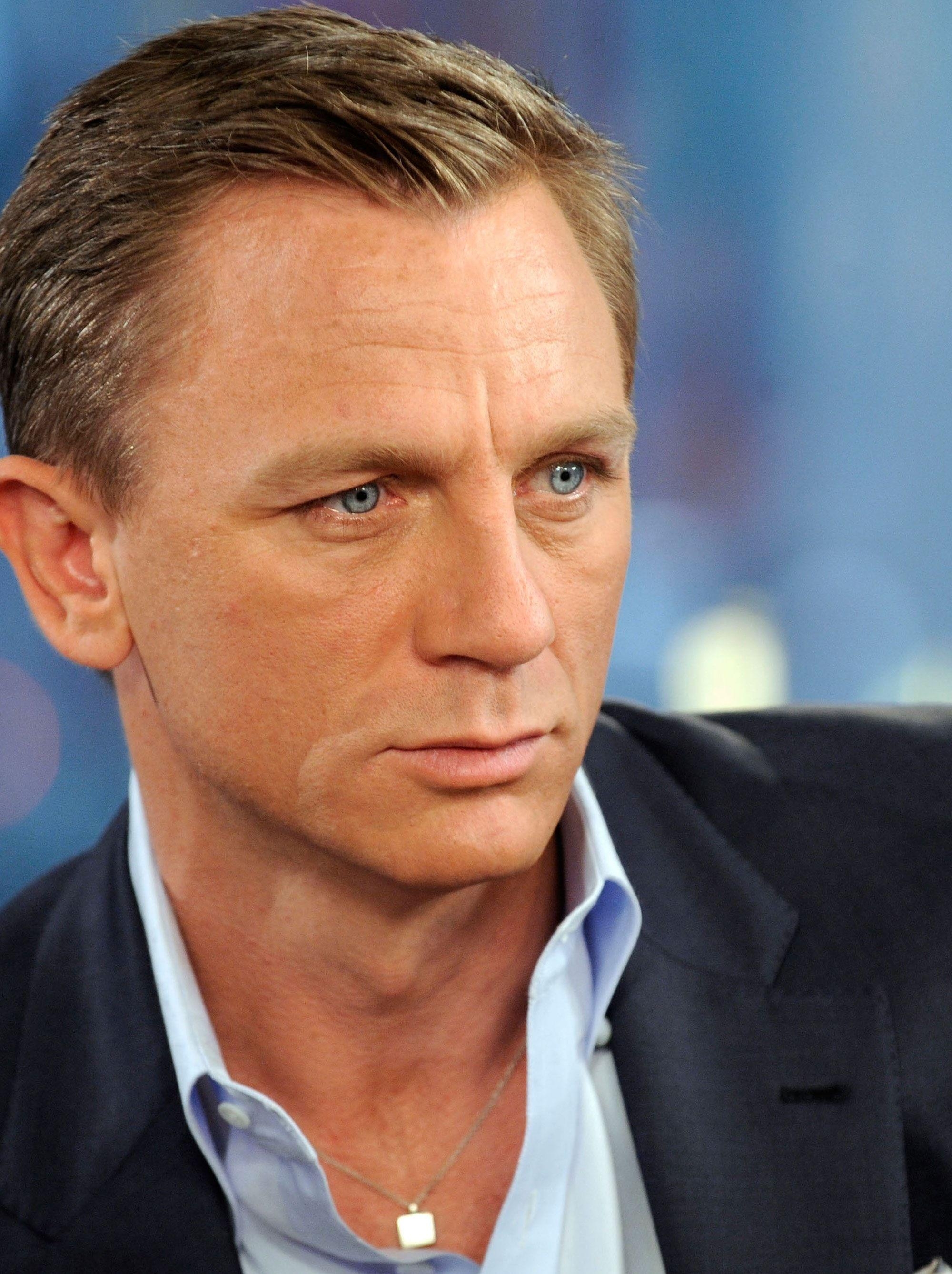 2000x2680 Daniel Craig HD Desktop Wallpaperwallpaper.net, Phone