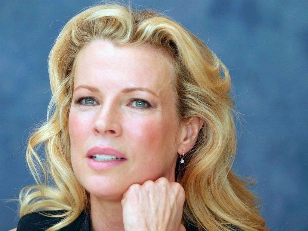 1030x770 Kim Basinger, Desktop