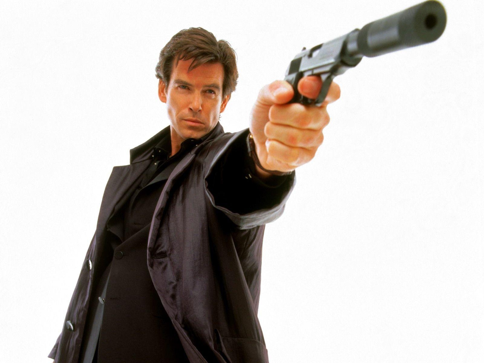 1600x1200 Pierce Brosnan Wallpaper, Desktop