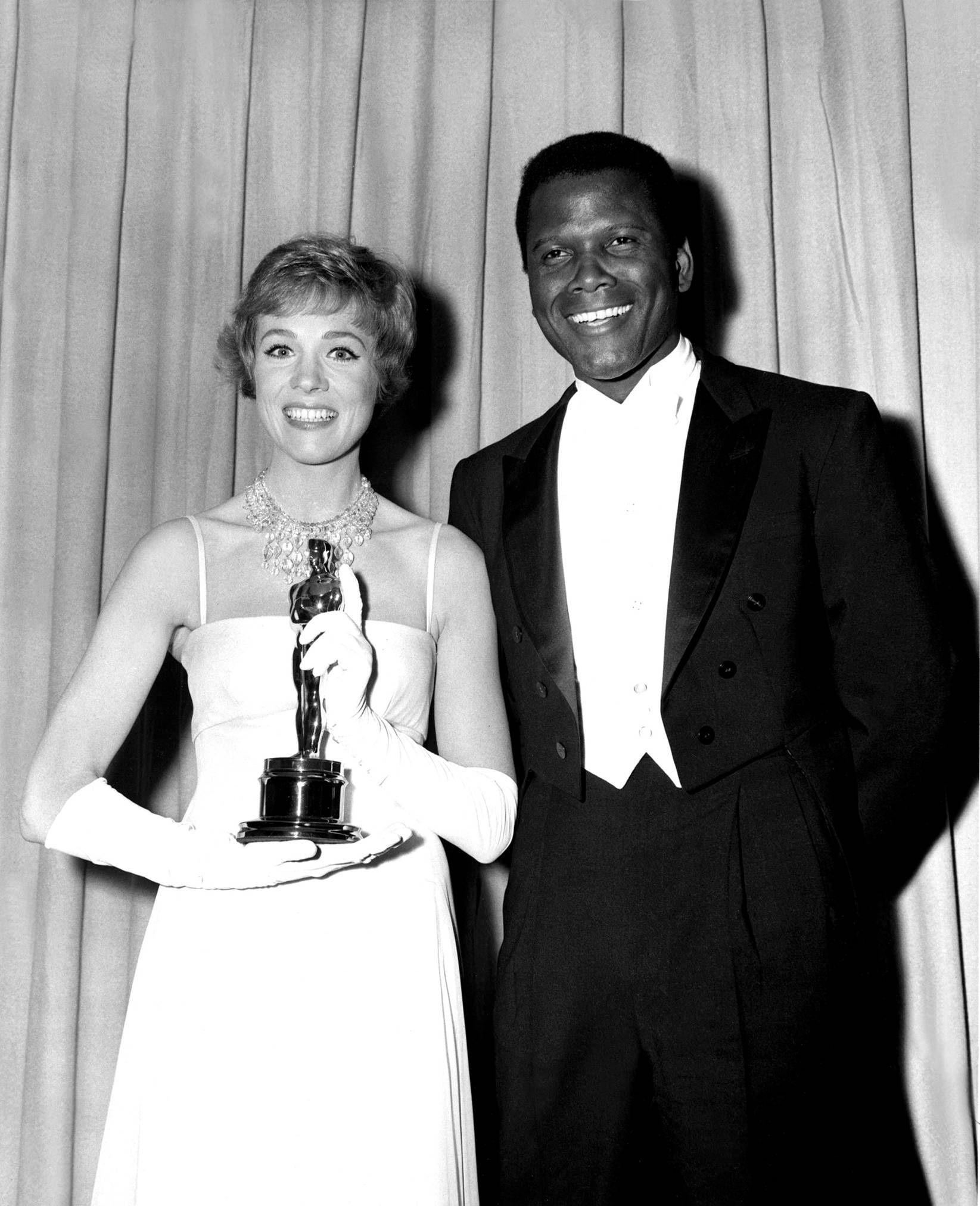 1650x2030 Julie Andrews and Sidney Poitier Academy Awards, 1965, Phone