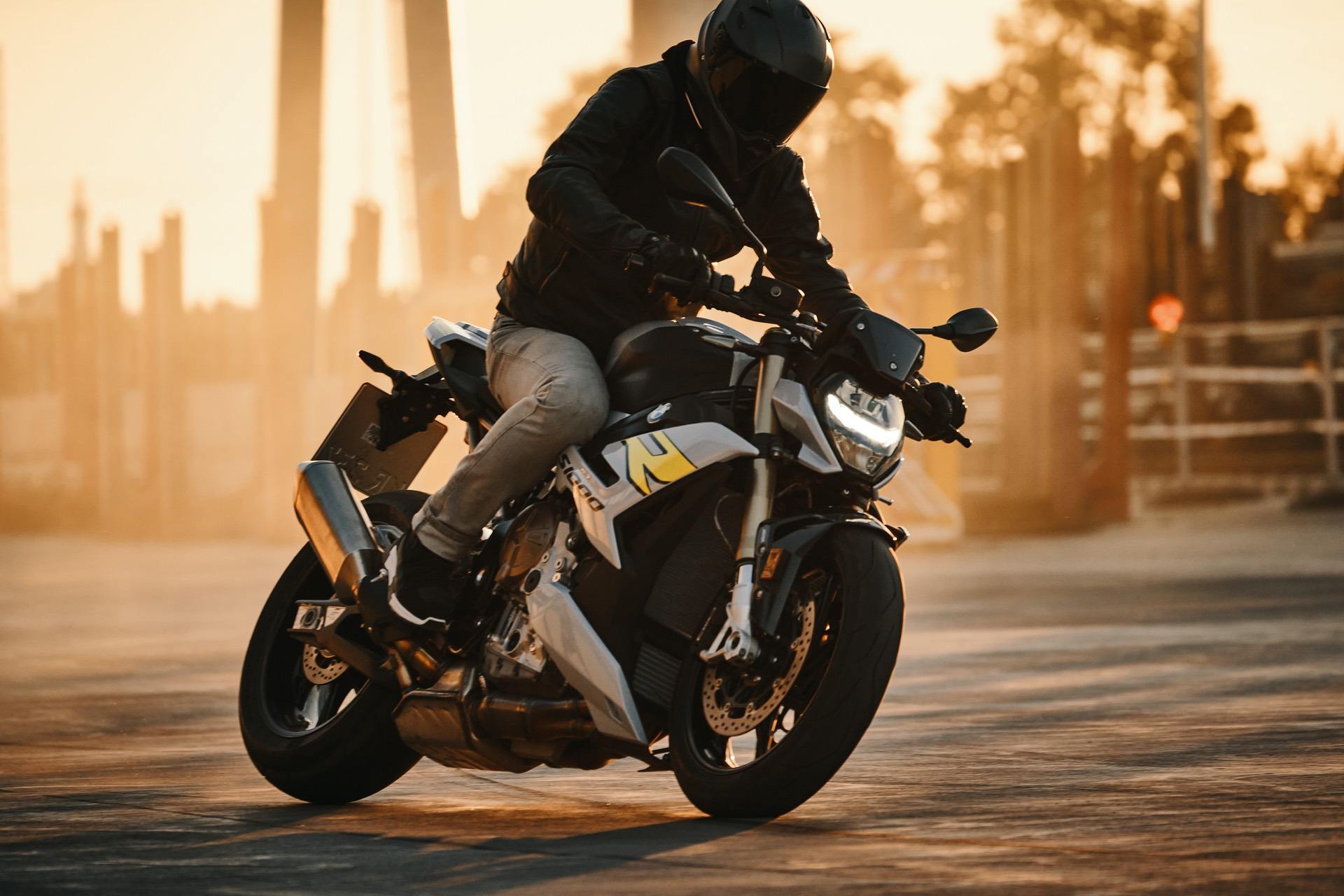 1920x1280 BMW Motorrad introduces the new BMW S 1000 R, Desktop