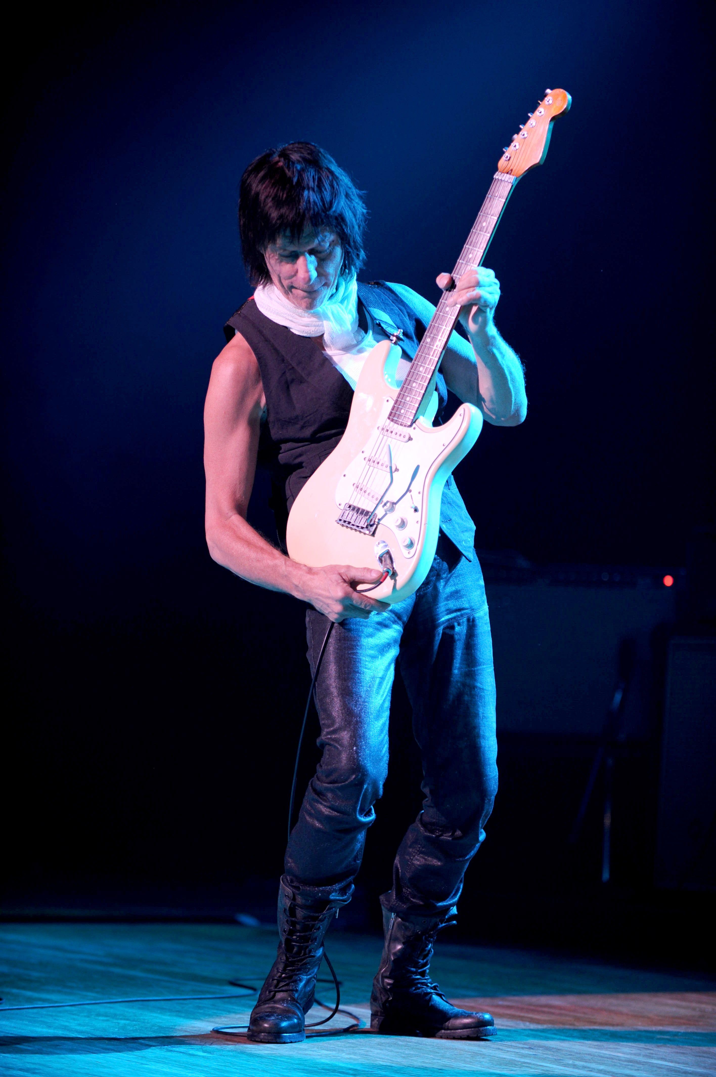 2840x4260 Jeff Beck, Phone